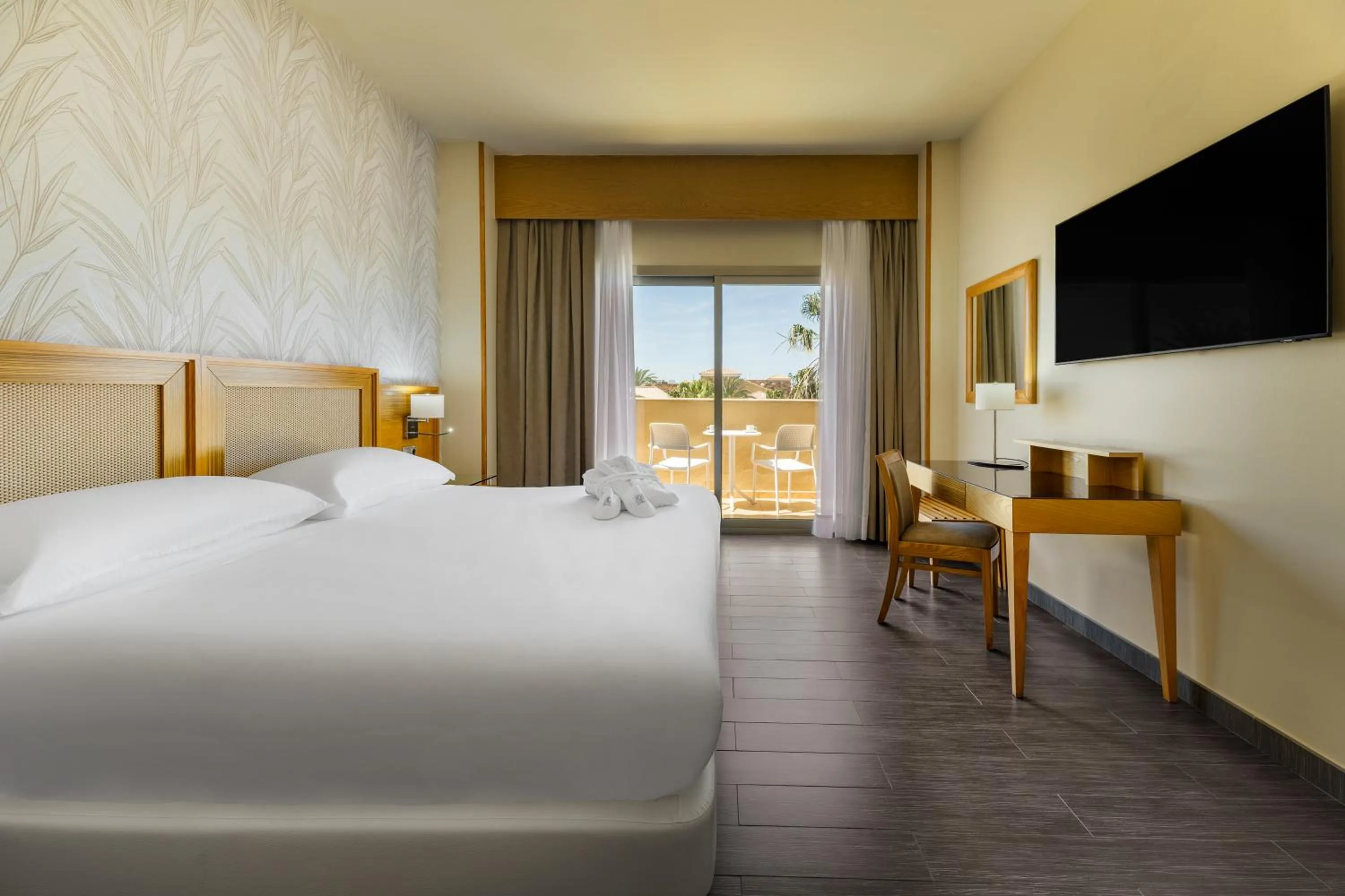 Photo of the whole room, Bed in Elba Costa Ballena Beach & Thalasso Resort