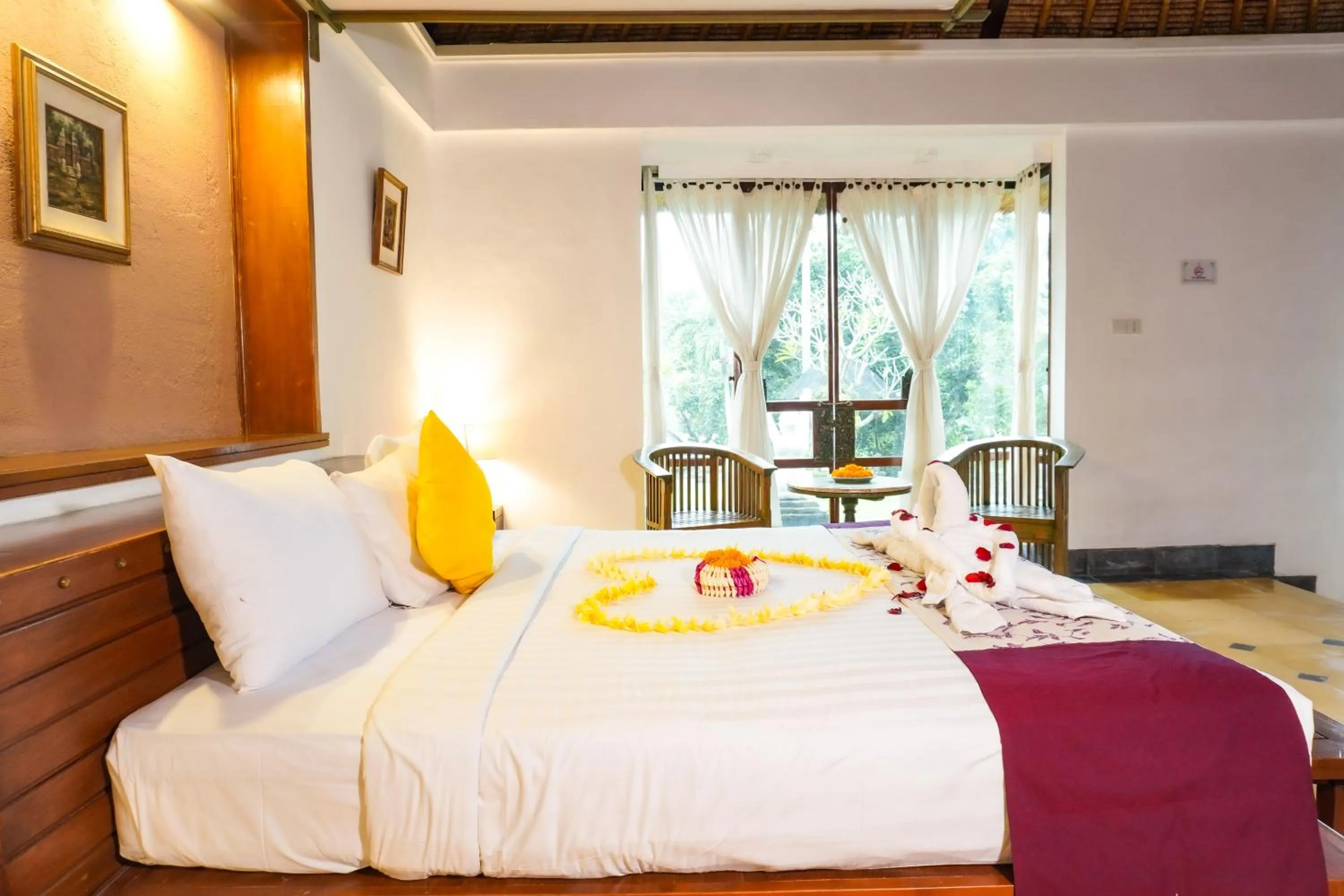 Bed in Alam Puri Art Museum and Villas