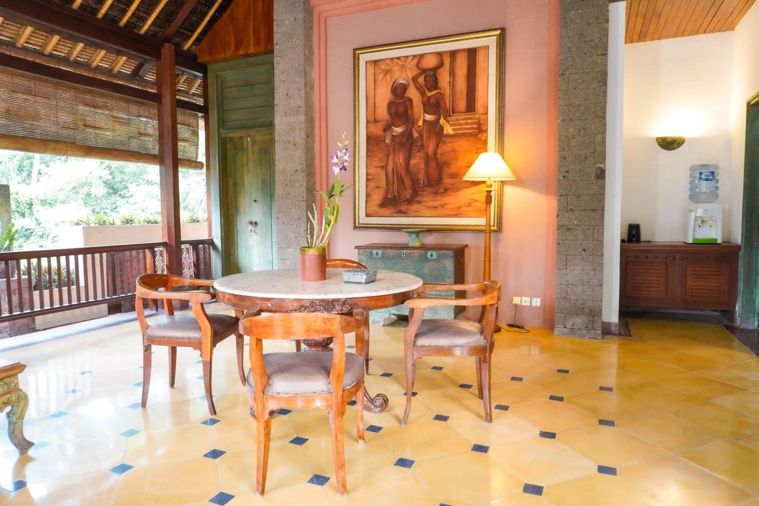 Dining area in Alam Puri Art Museum and Villas
