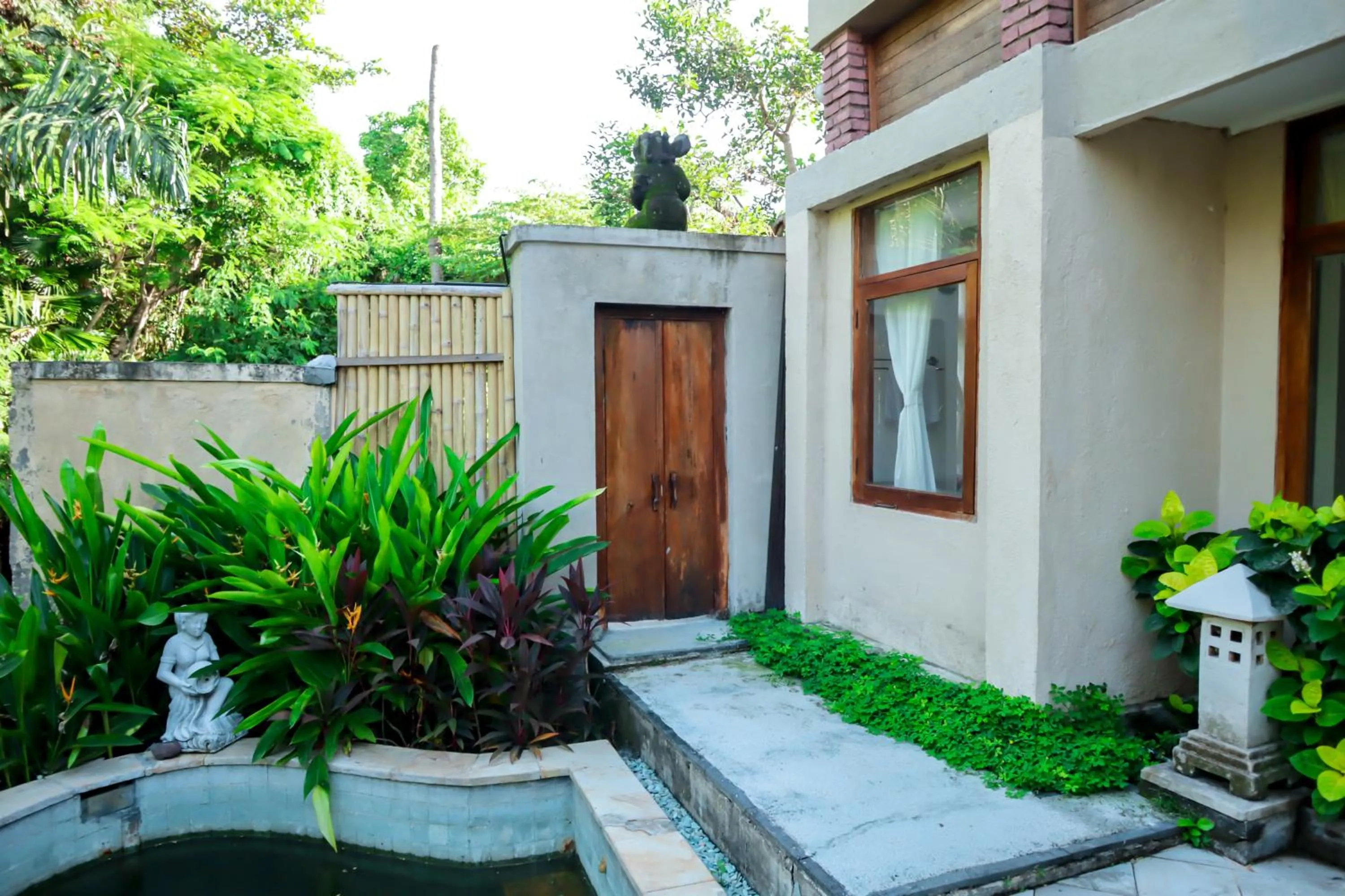 Garden view in Alam Puri Art Museum and Villas