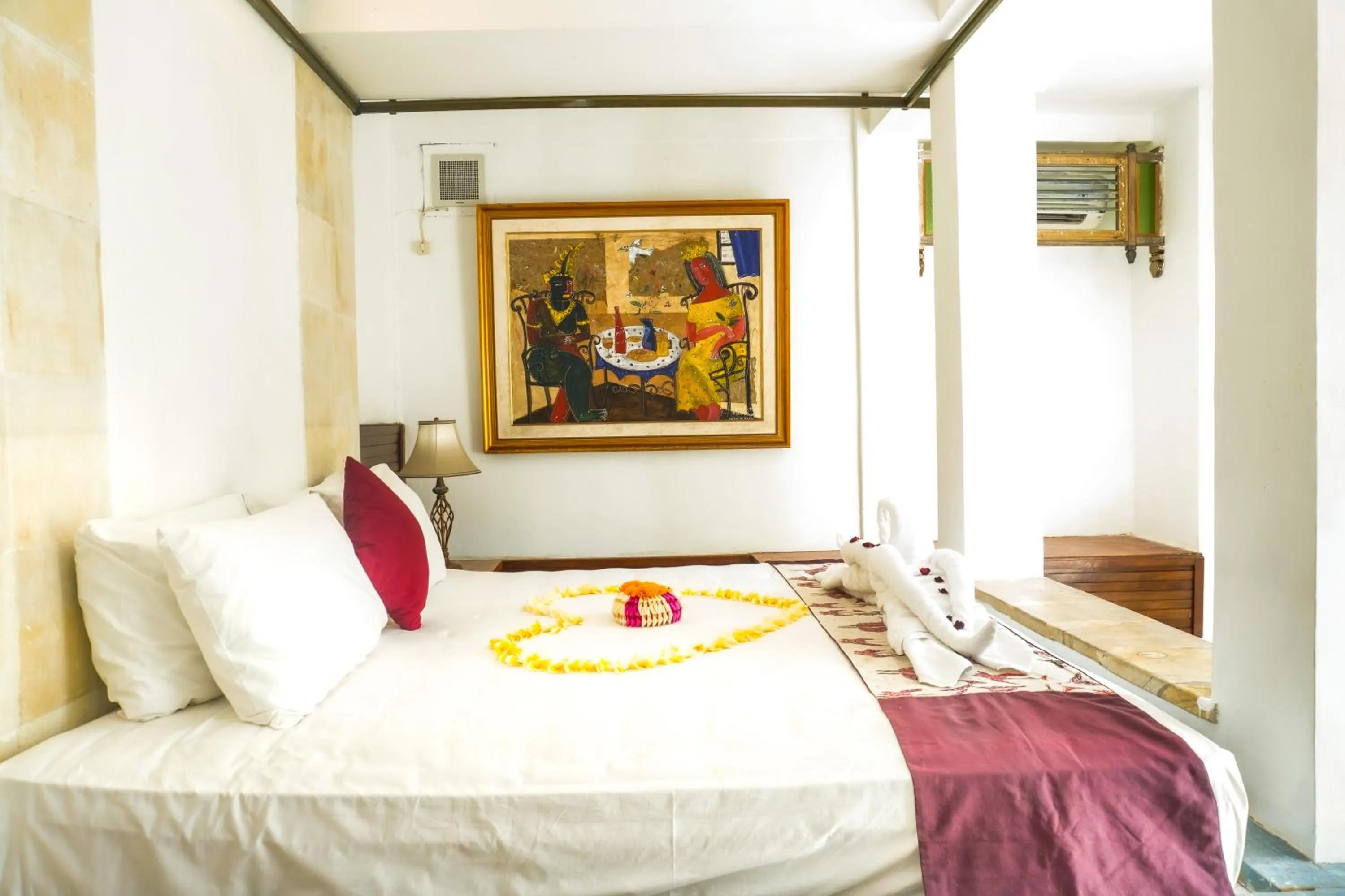 Bed in Alam Puri Art Museum and Villas