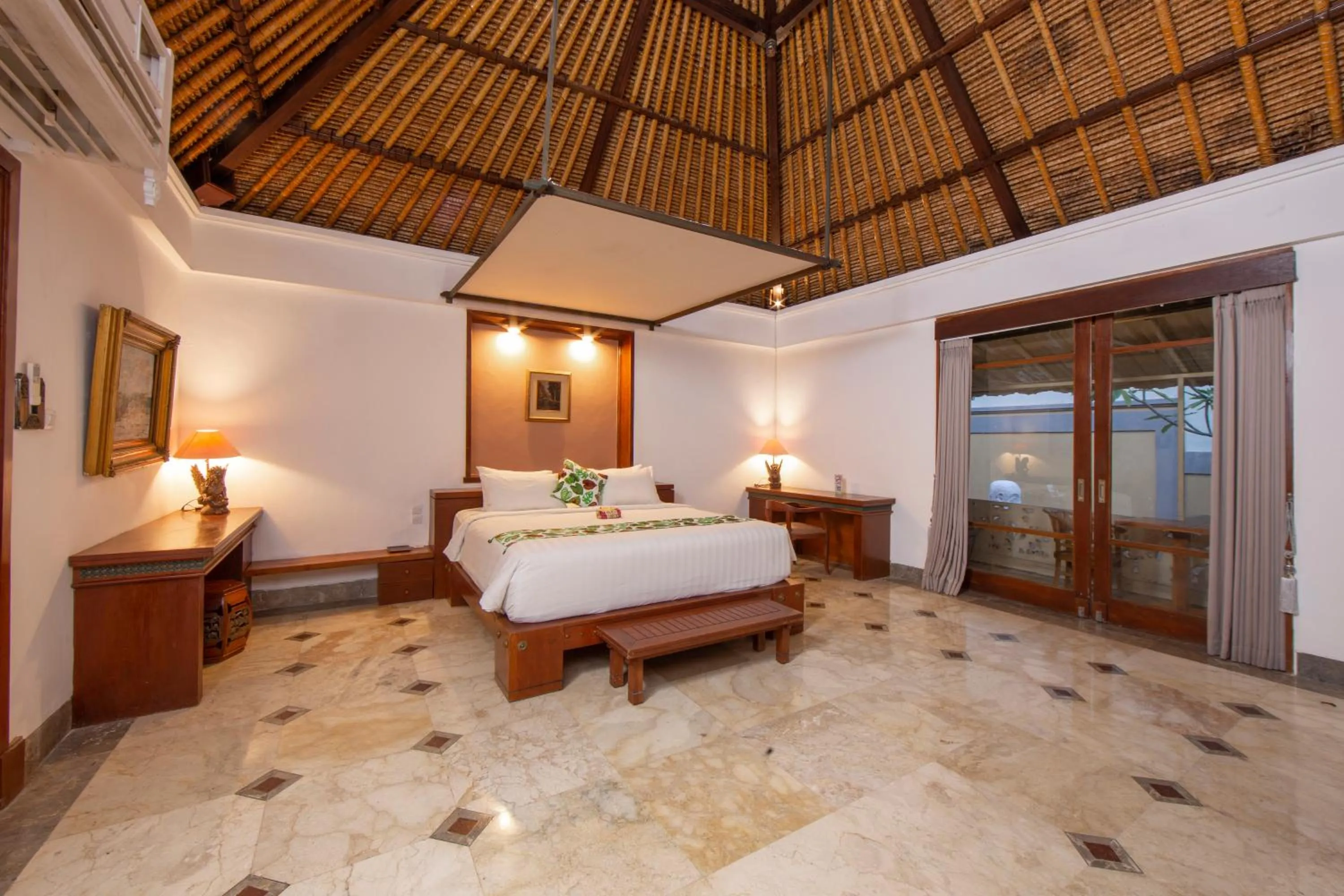 Bed in Alam Puri Art Museum and Villas