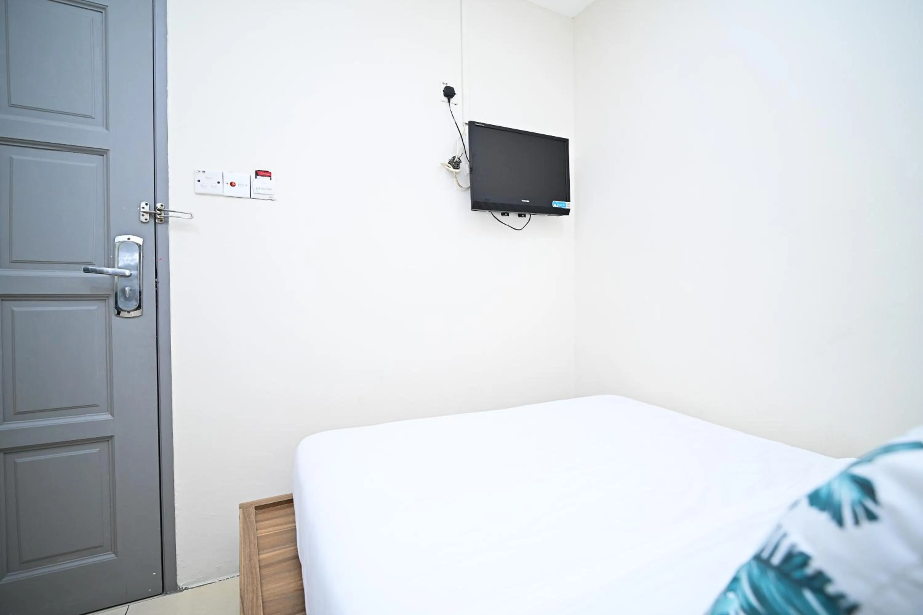 Bed in Swing & Pillows - My Home Hotel Wangsa Maju