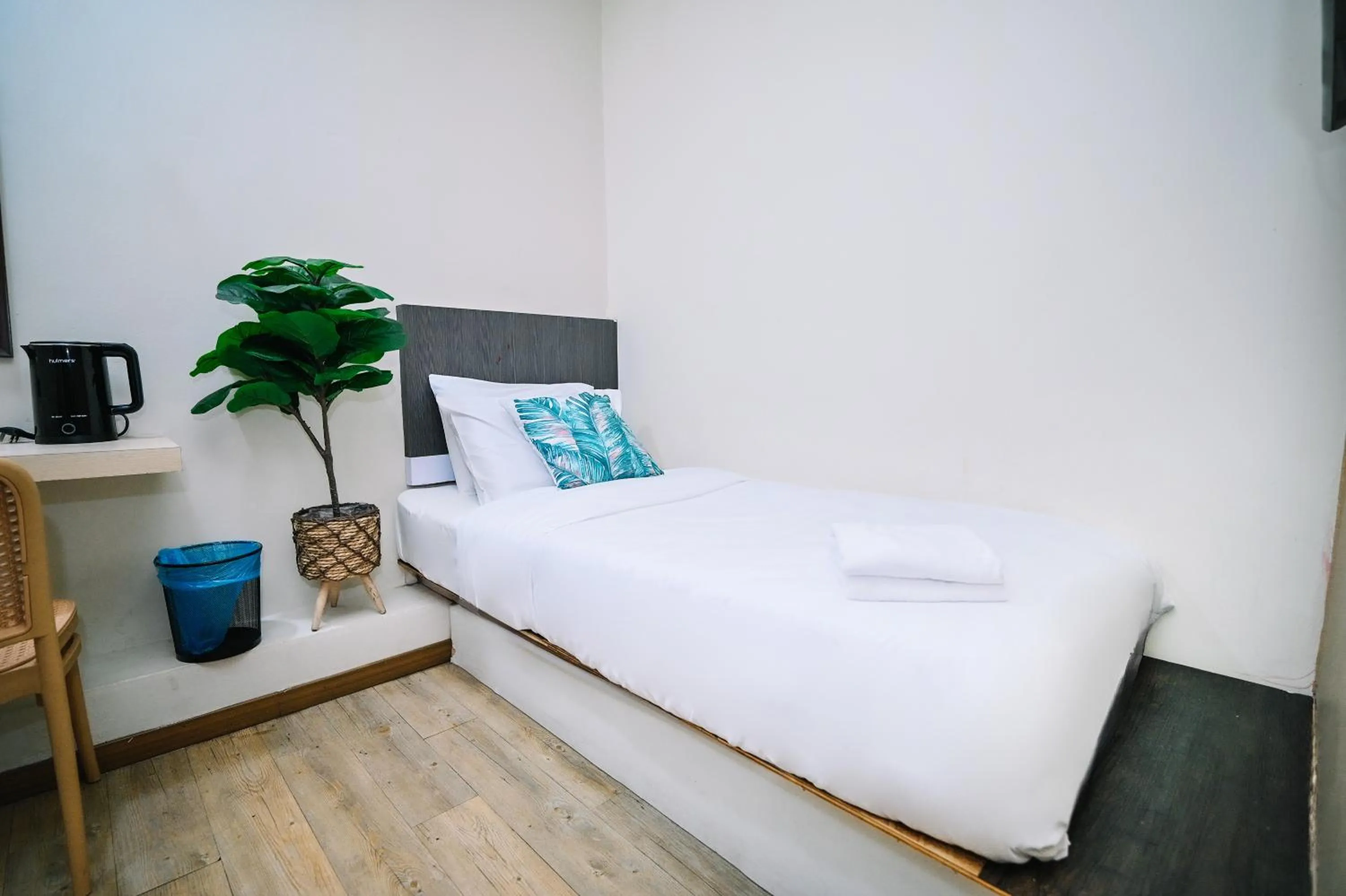 Photo of the whole room, Bed in Swing & Pillows - My Home Hotel Wangsa Maju