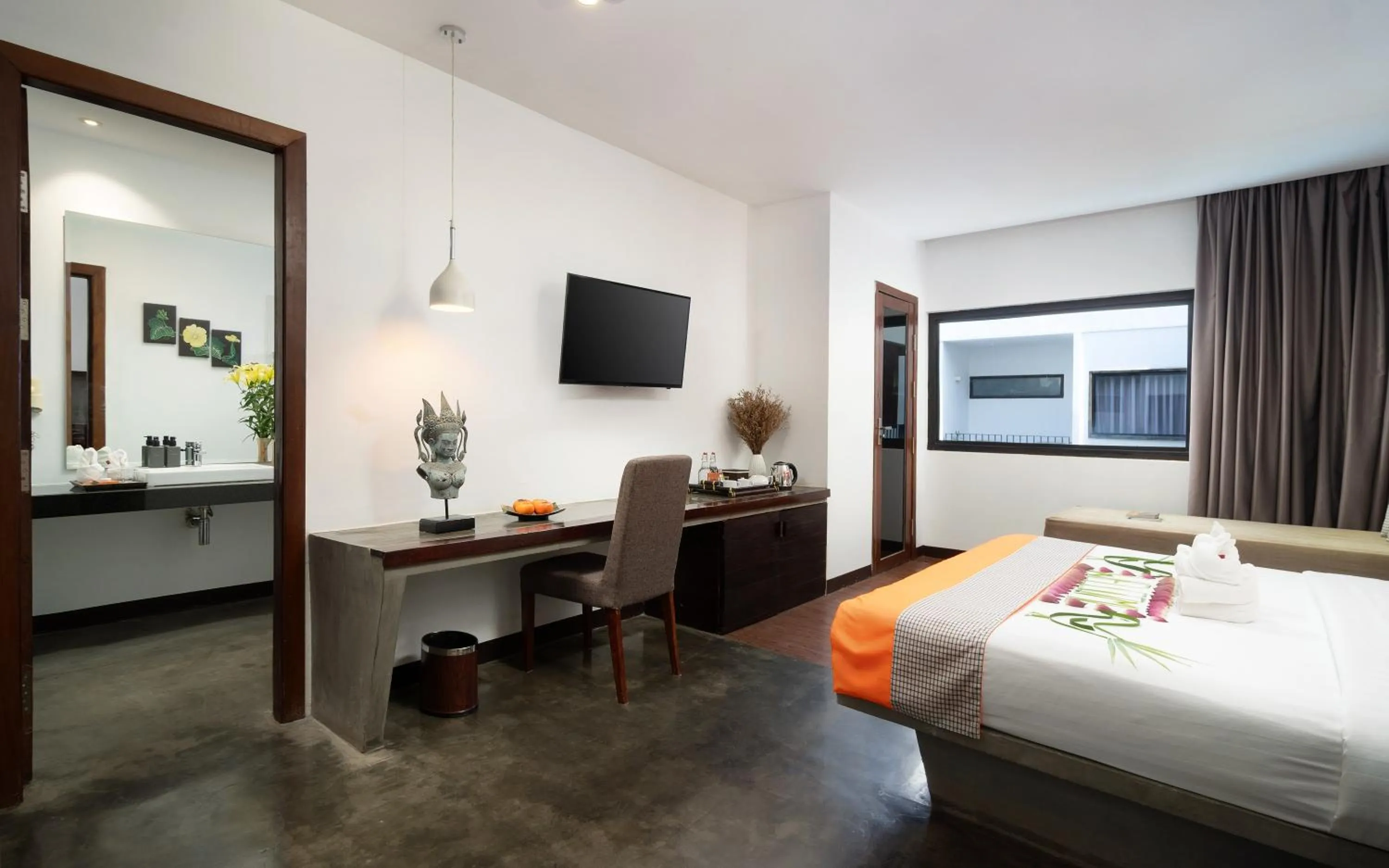 Bed in The Calm Oasis