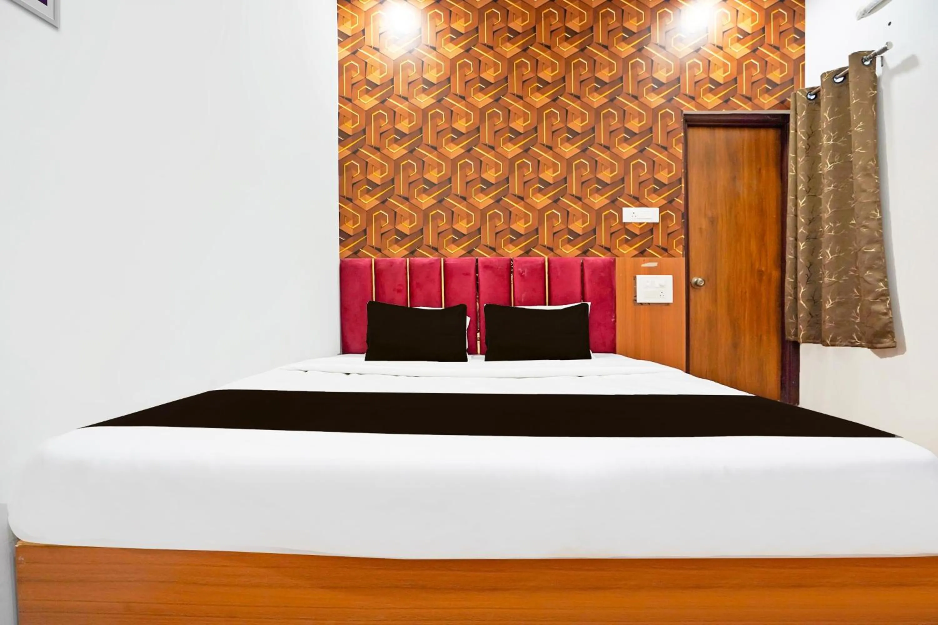 Bedroom, Bed in Super Hotel O Sunshine Villa