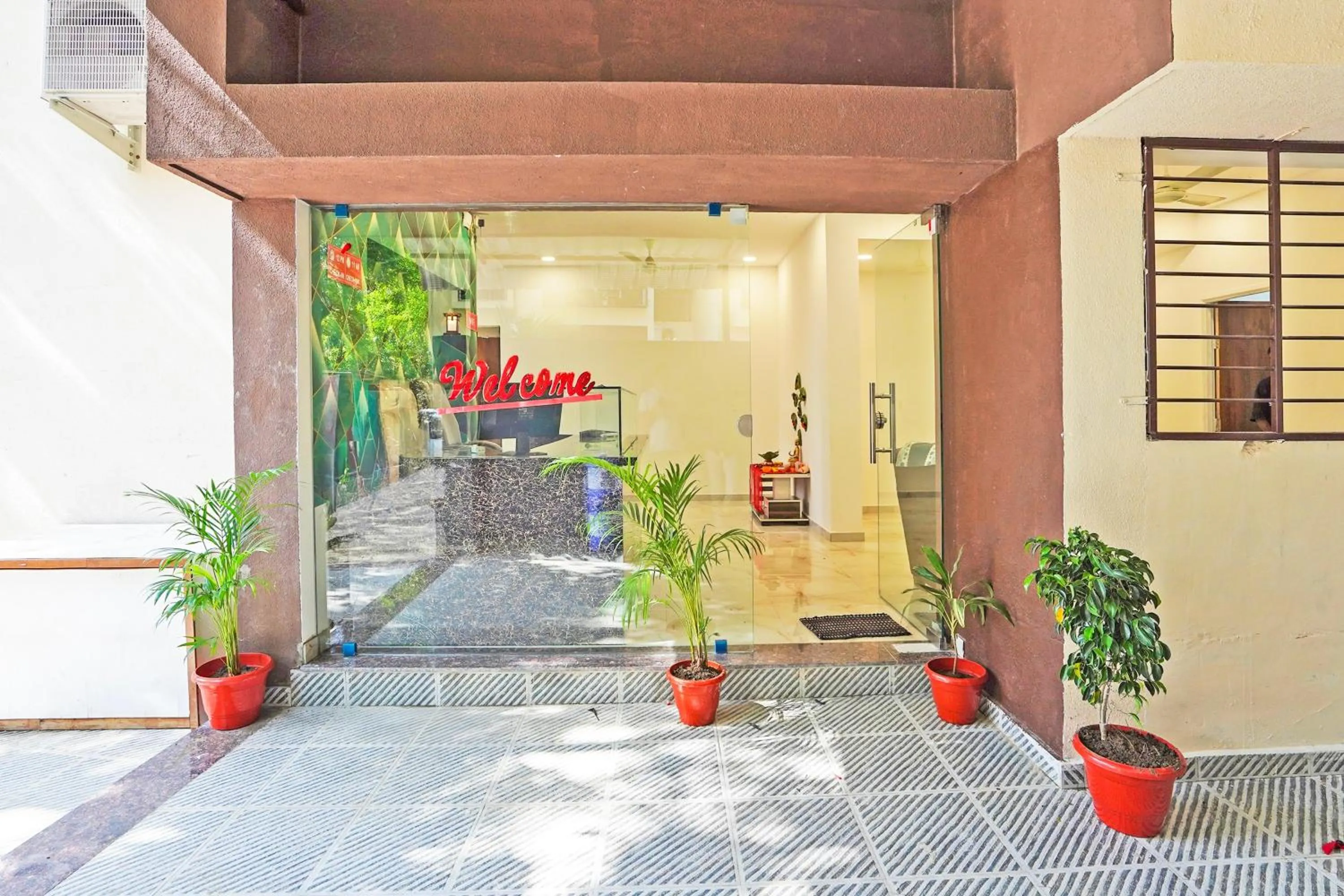 Facade/entrance in Super Hotel O Sunshine Villa