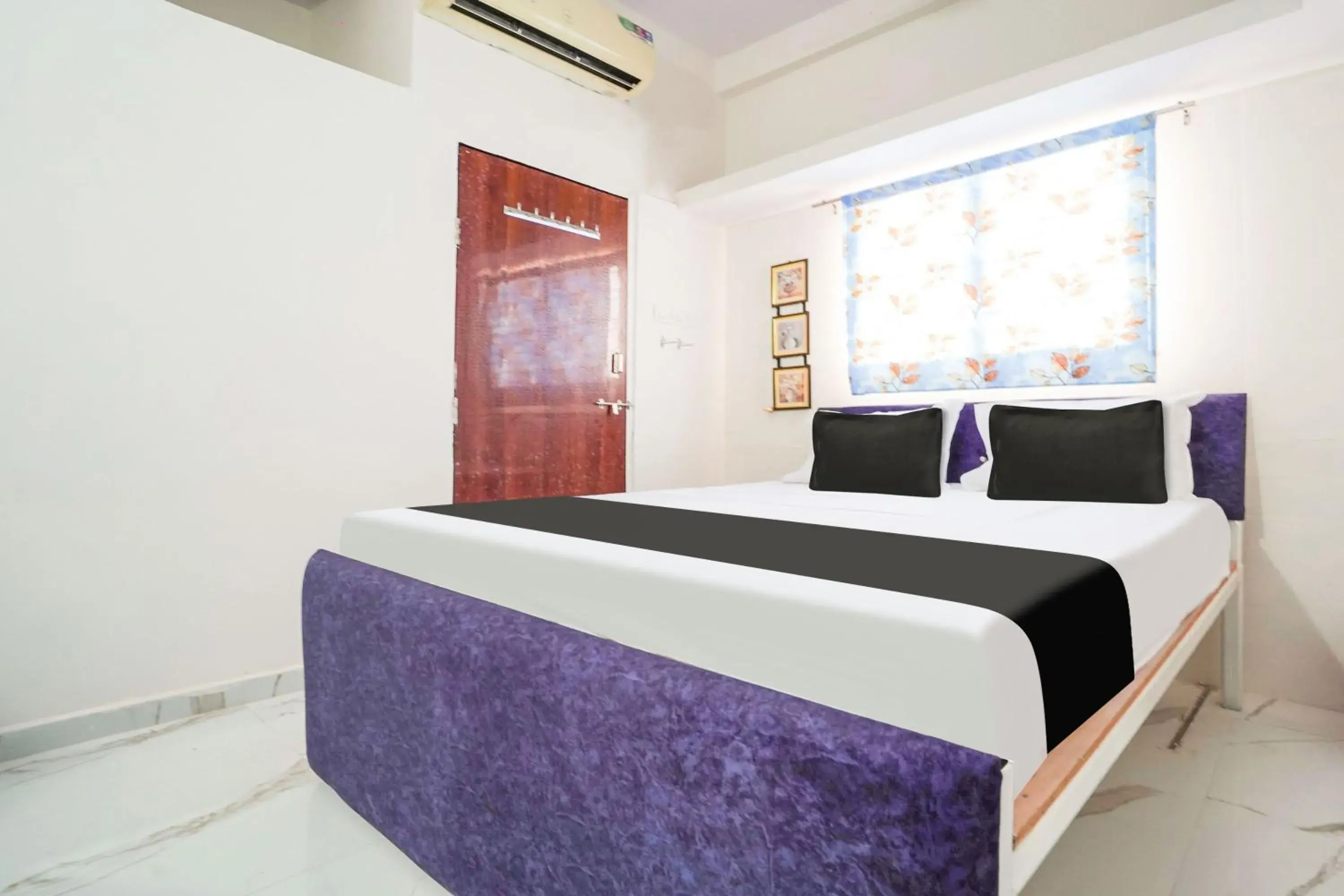 Classic Triple Room - single occupancy in Hotel O CROWN Classic Triple Room - single occupancy in Hotel O CROWN