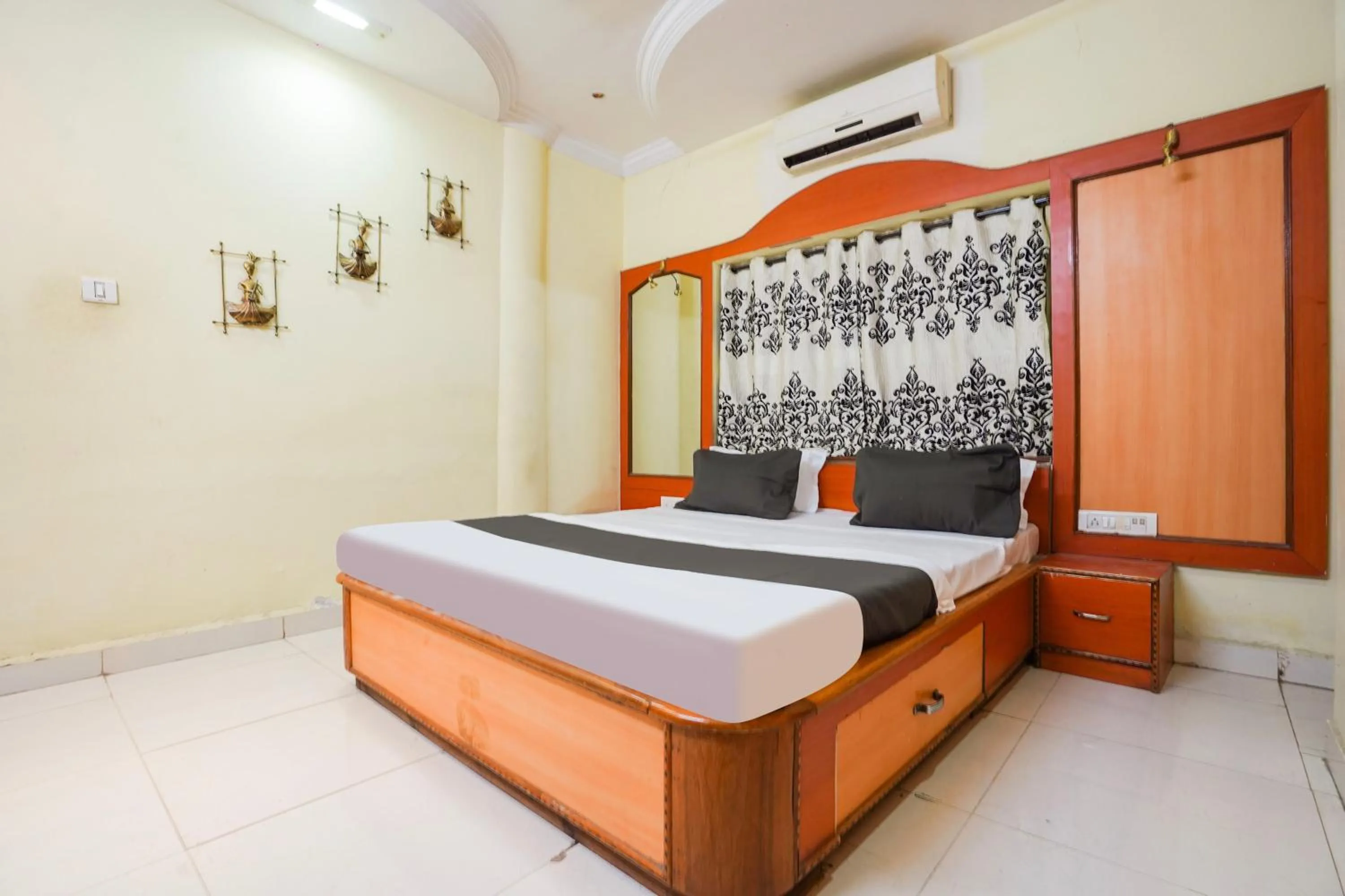 Bedroom, Bed in Hotel O The Heaven Inn