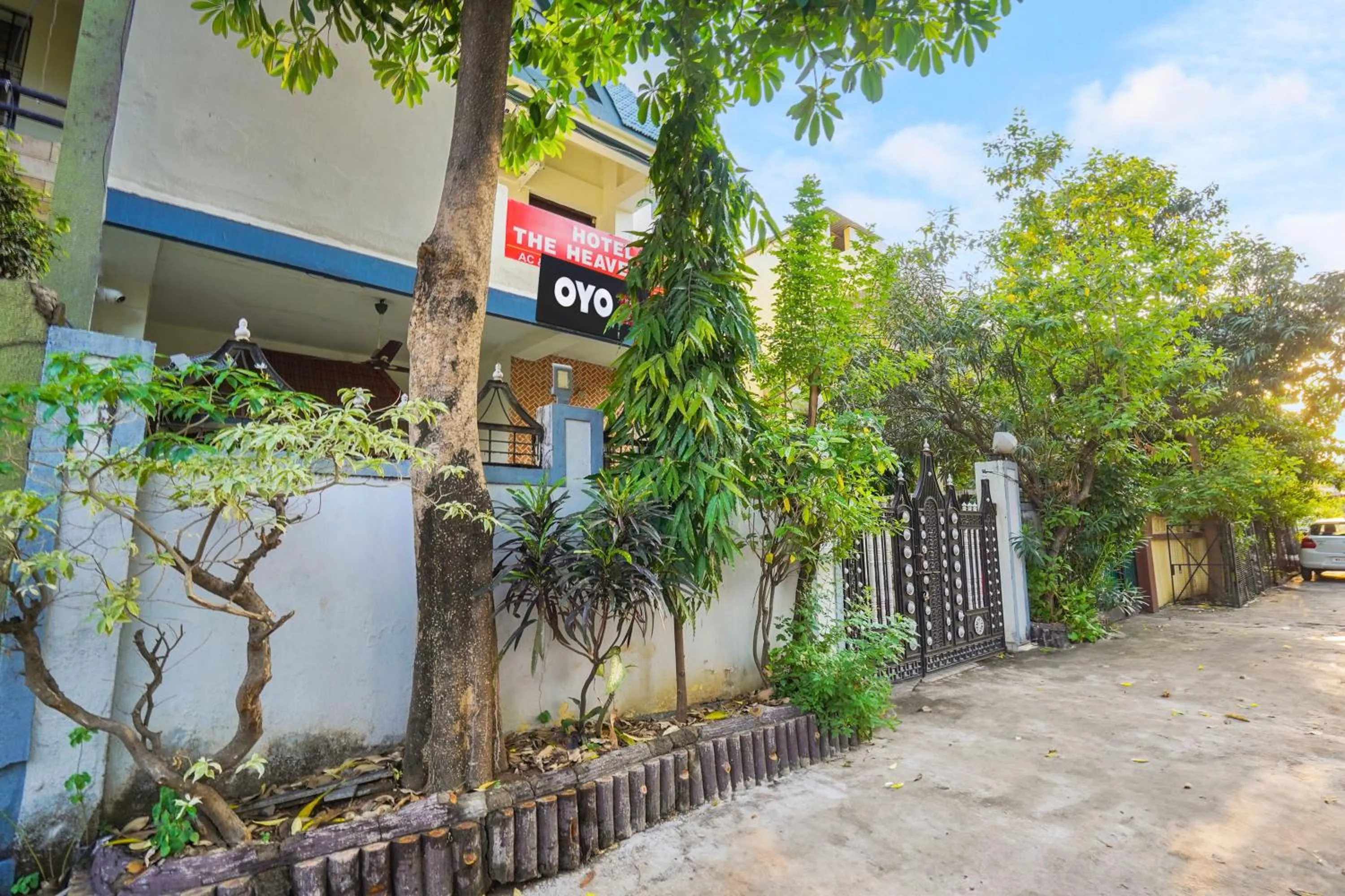 Facade/entrance in Hotel O The Heaven Inn