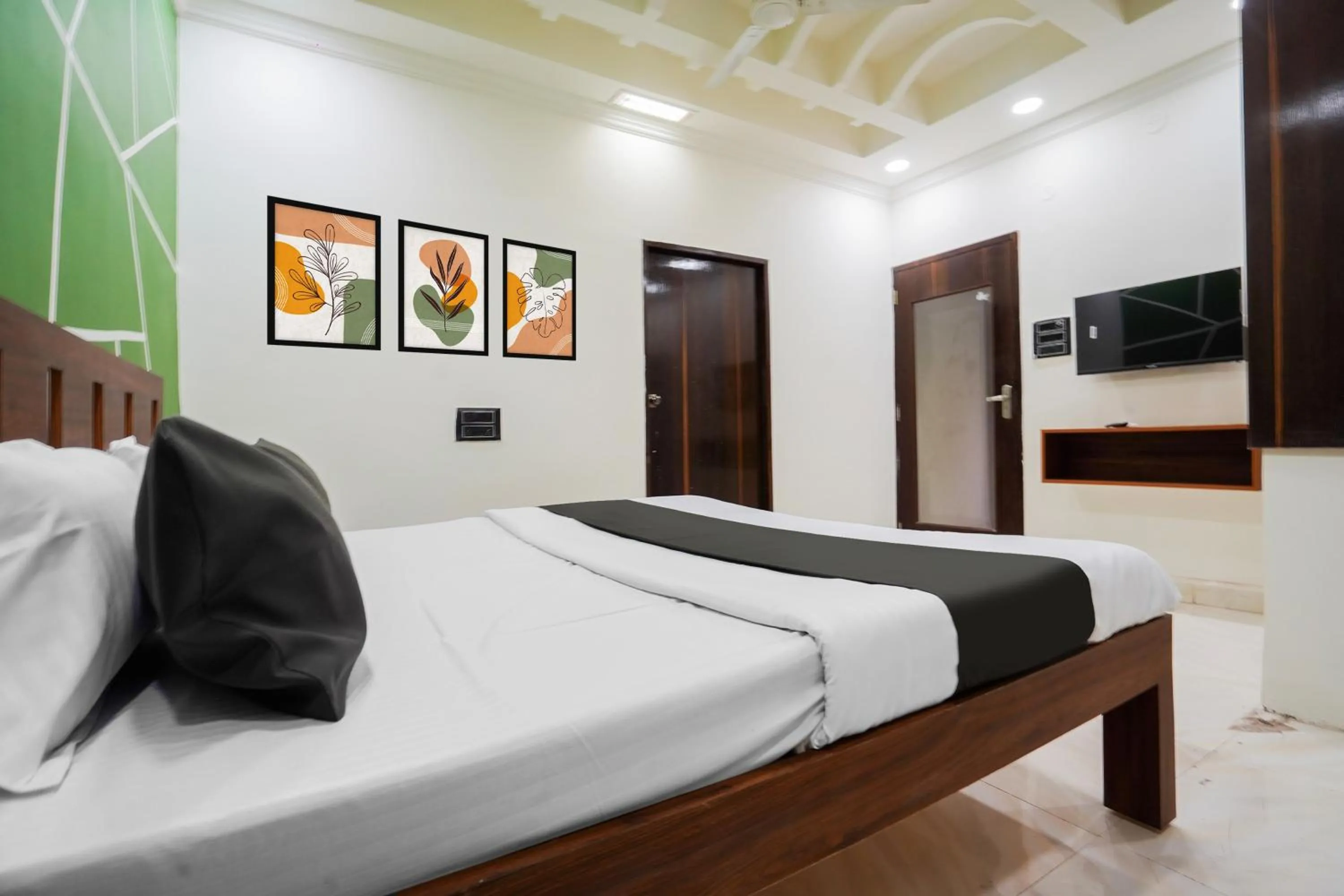 Bedroom, Bed in Hotel O The Heaven Inn