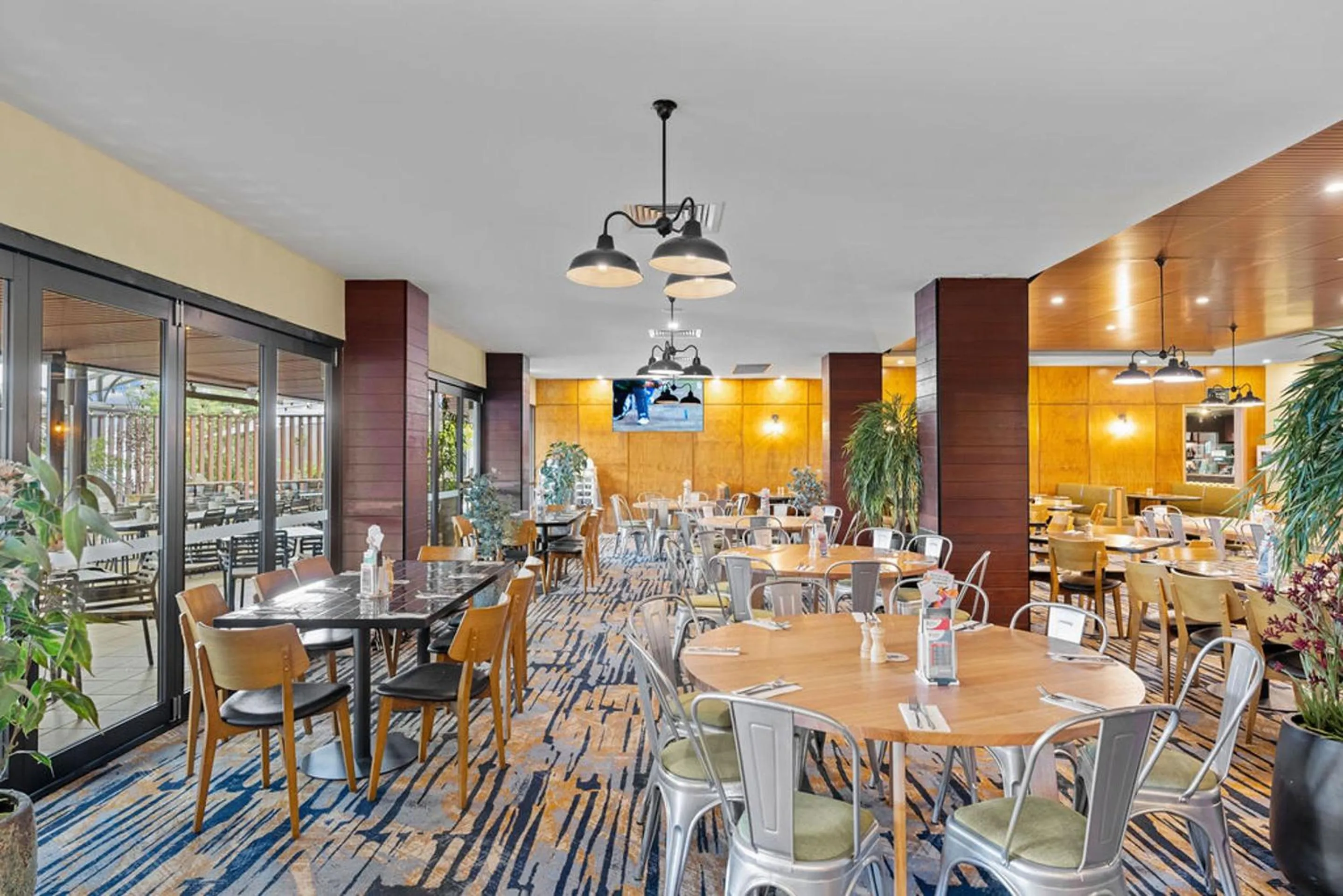 Restaurant/places to eat in Morayfield Tavern