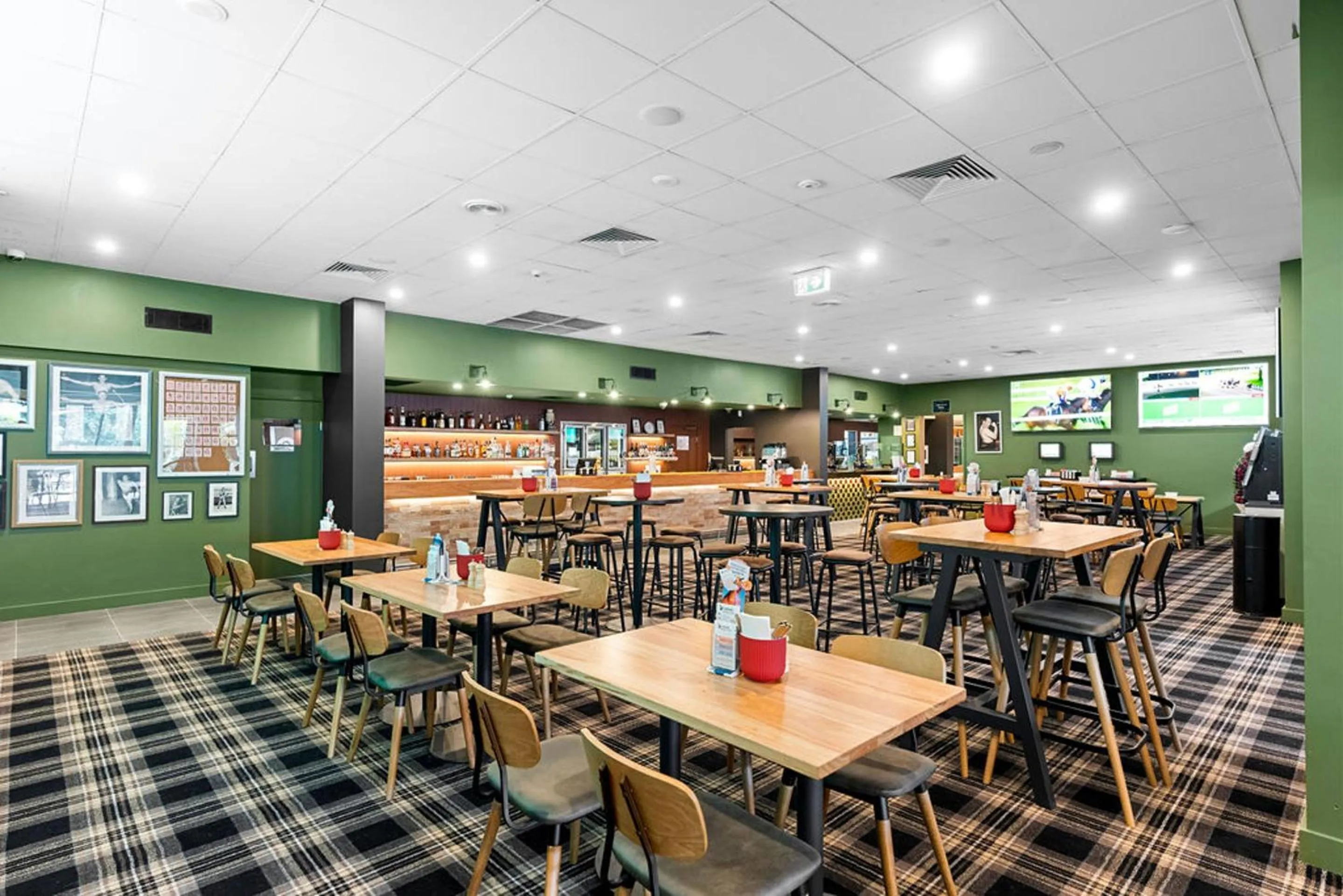 Restaurant/places to eat in Morayfield Tavern