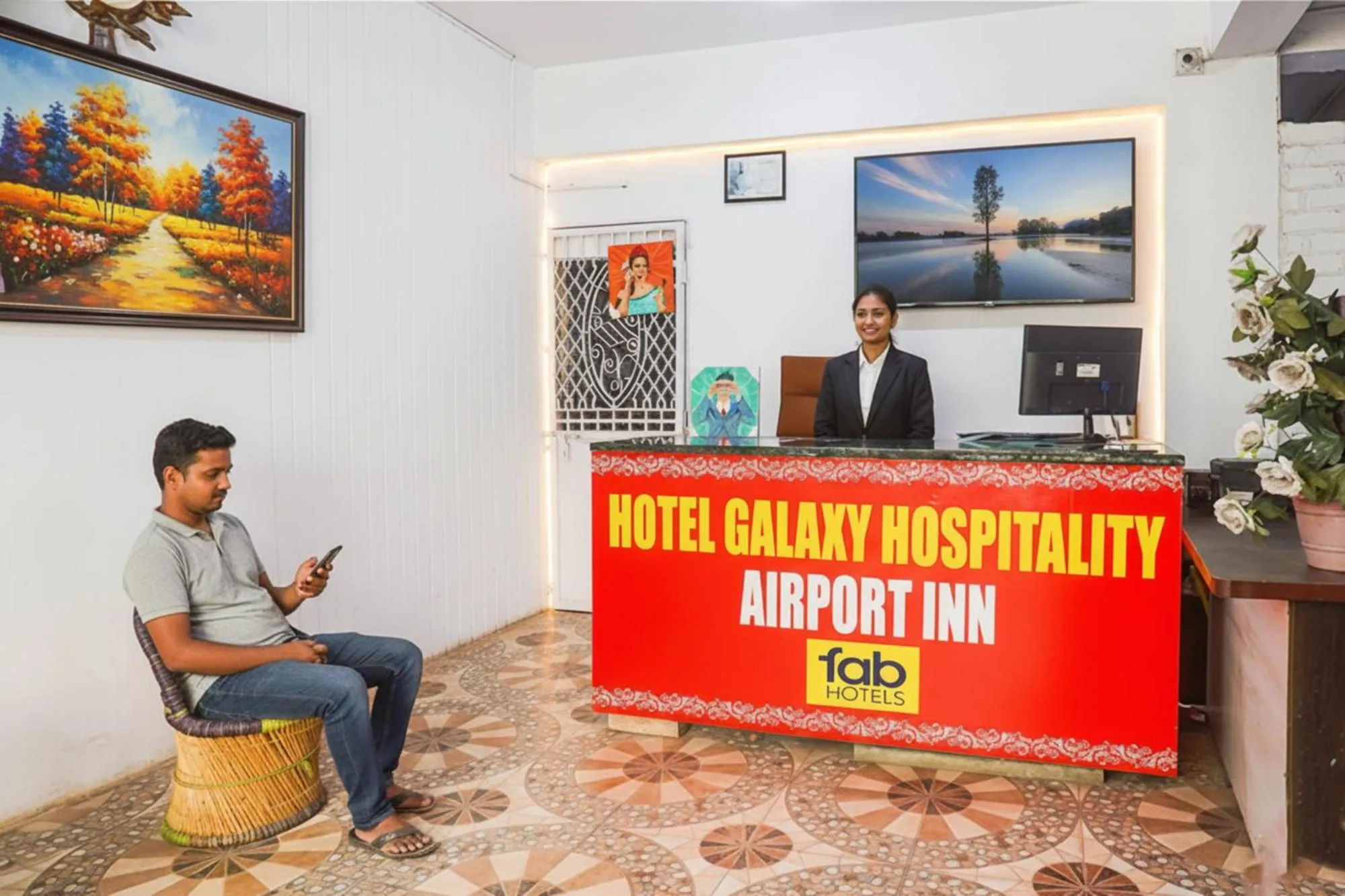 Lobby or reception in FabHotel Galaxy Airport Inn, Airport Road