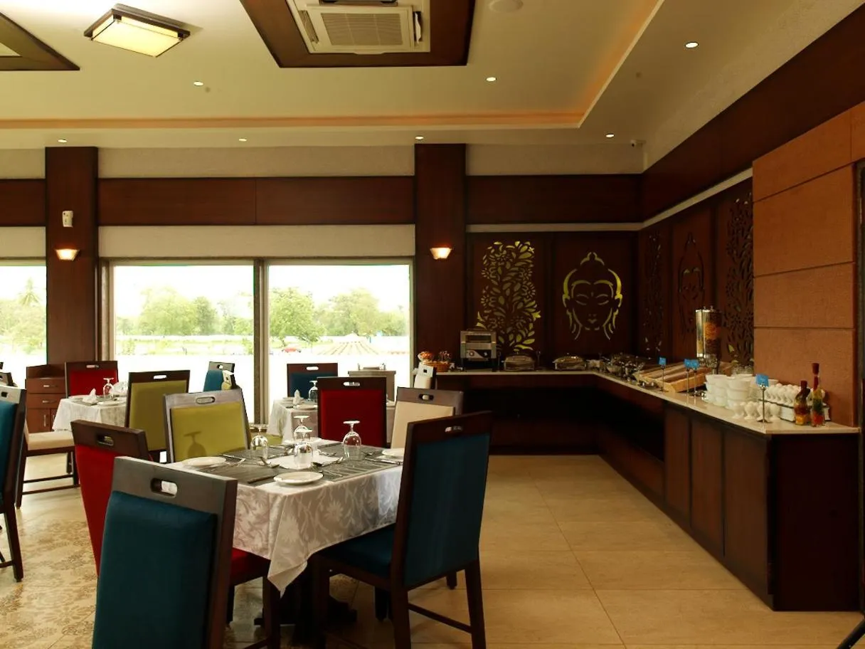 Restaurant/places to eat in Neonz Resort & Club