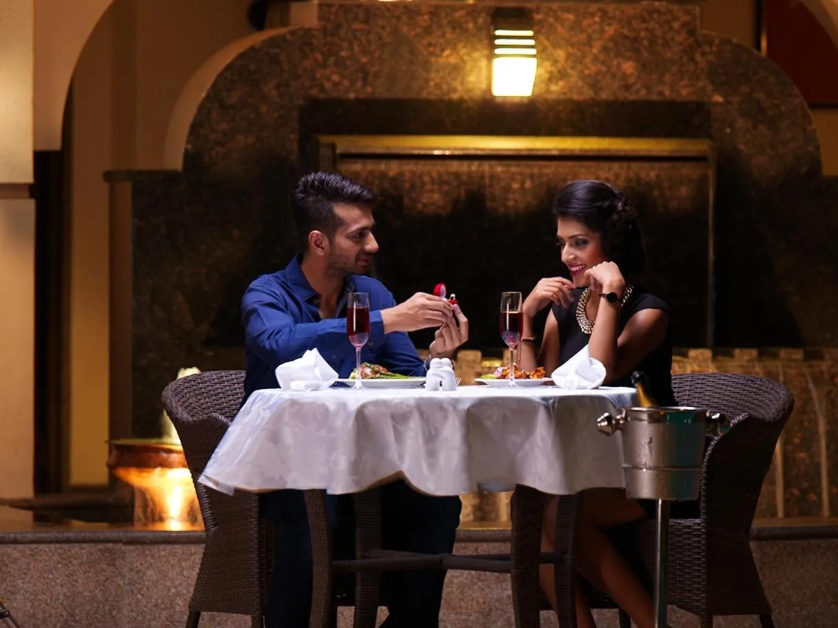 Food and drinks in Neonz Resort & Club