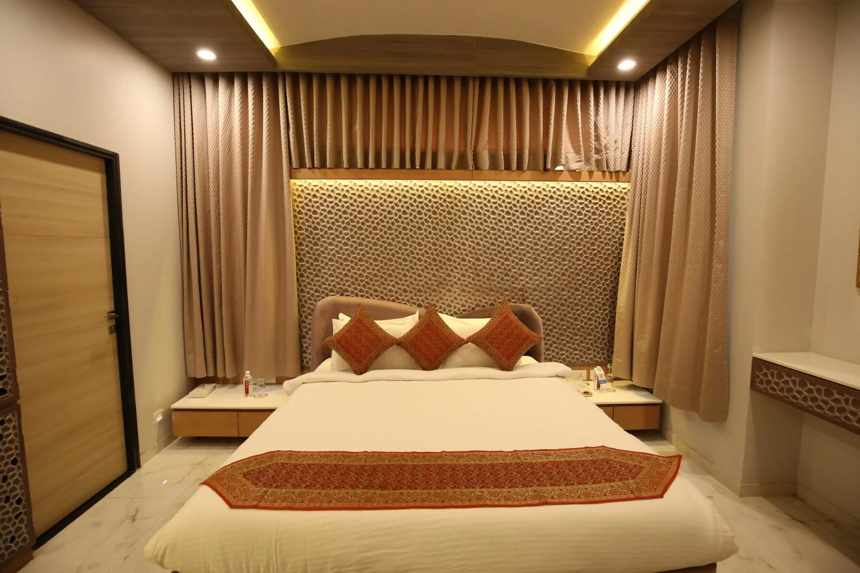Bedroom, Bed in Neonz Resort & Club
