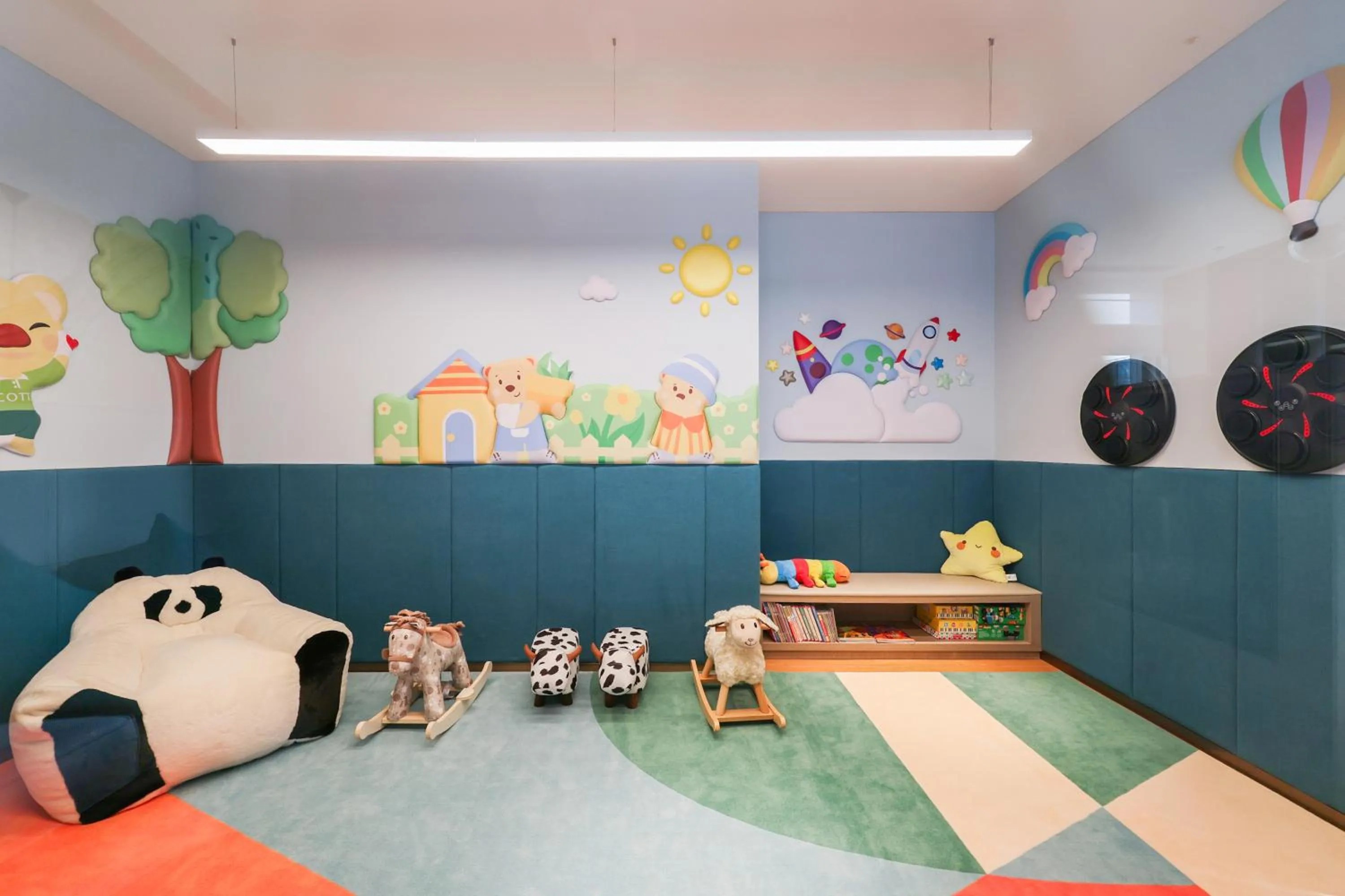 Property building in Somerset QPlex Shenzhen