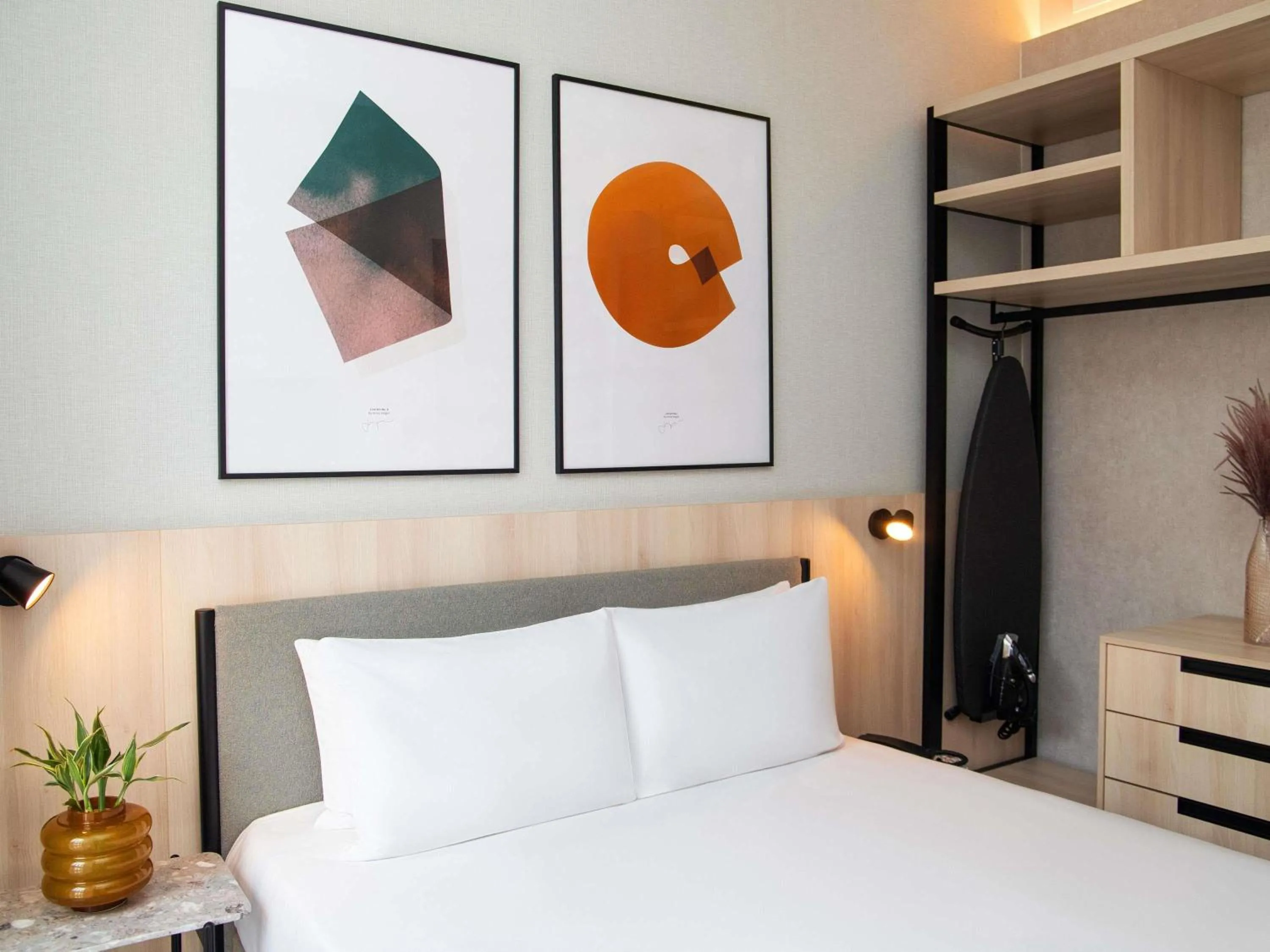 Bedroom, Bed in Aparthotel Adagio Abidjan Marcory