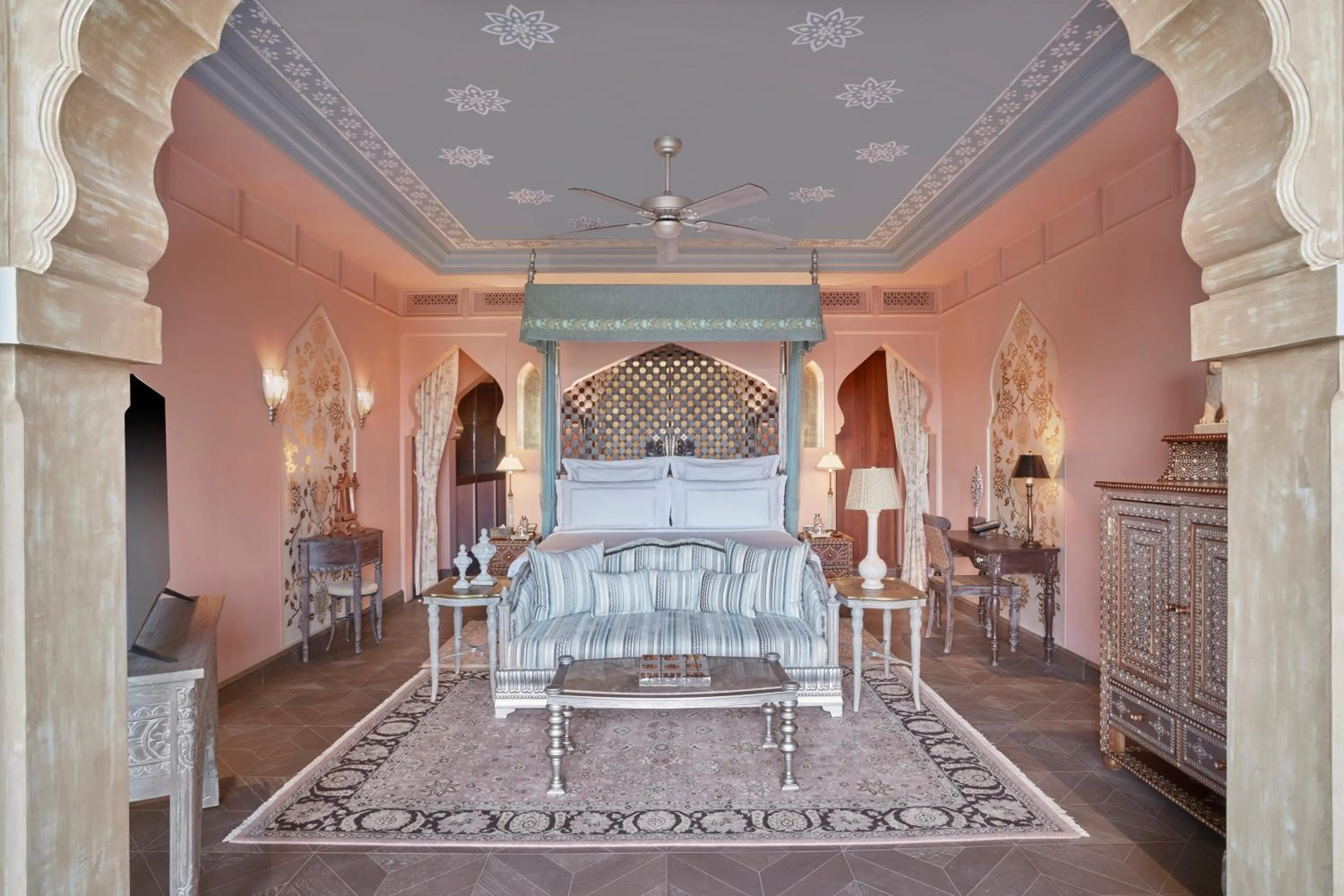 Bed in Raffles Jaipur