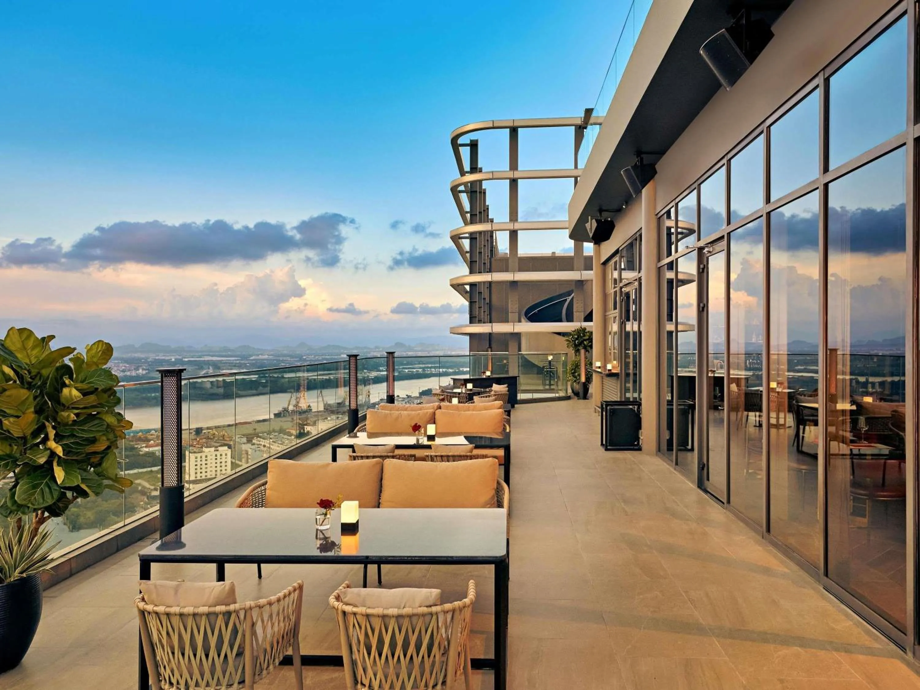 Restaurant/places to eat in Pullman Hai Phong Grand Hotel