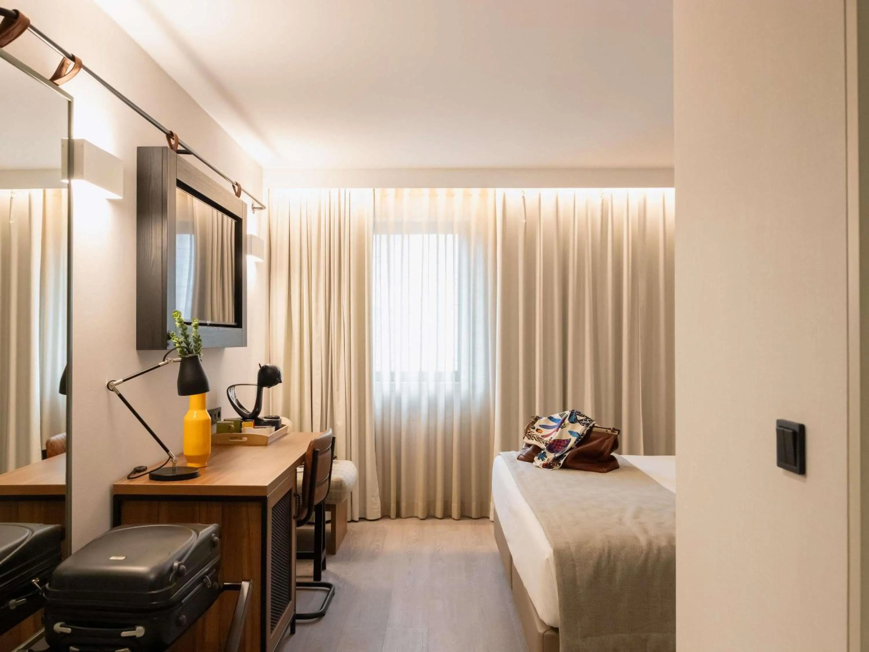 Bedroom, Bed in ibis Styles Lisboa Aeroporto