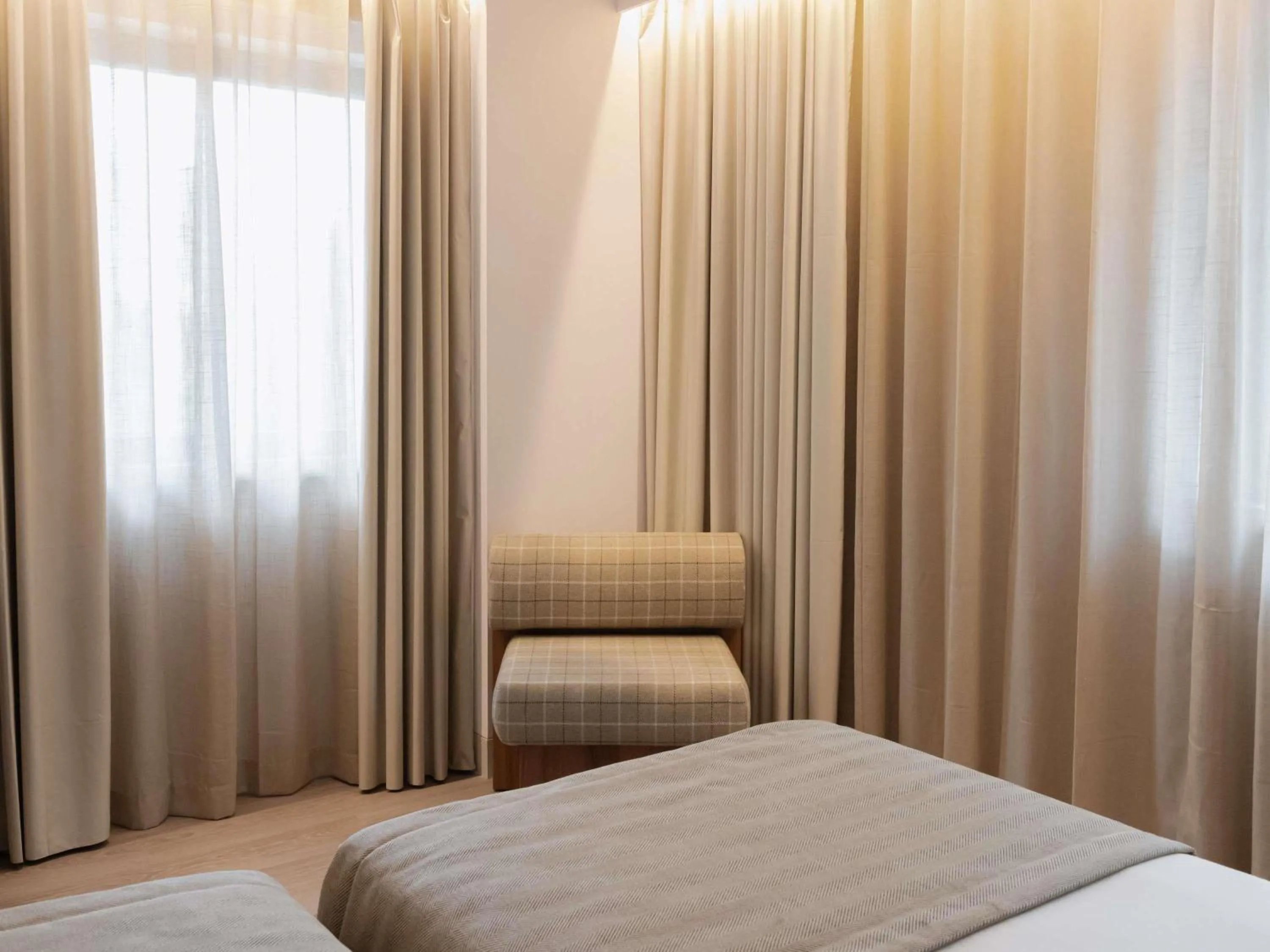 Bedroom, Bed in ibis Styles Lisboa Aeroporto