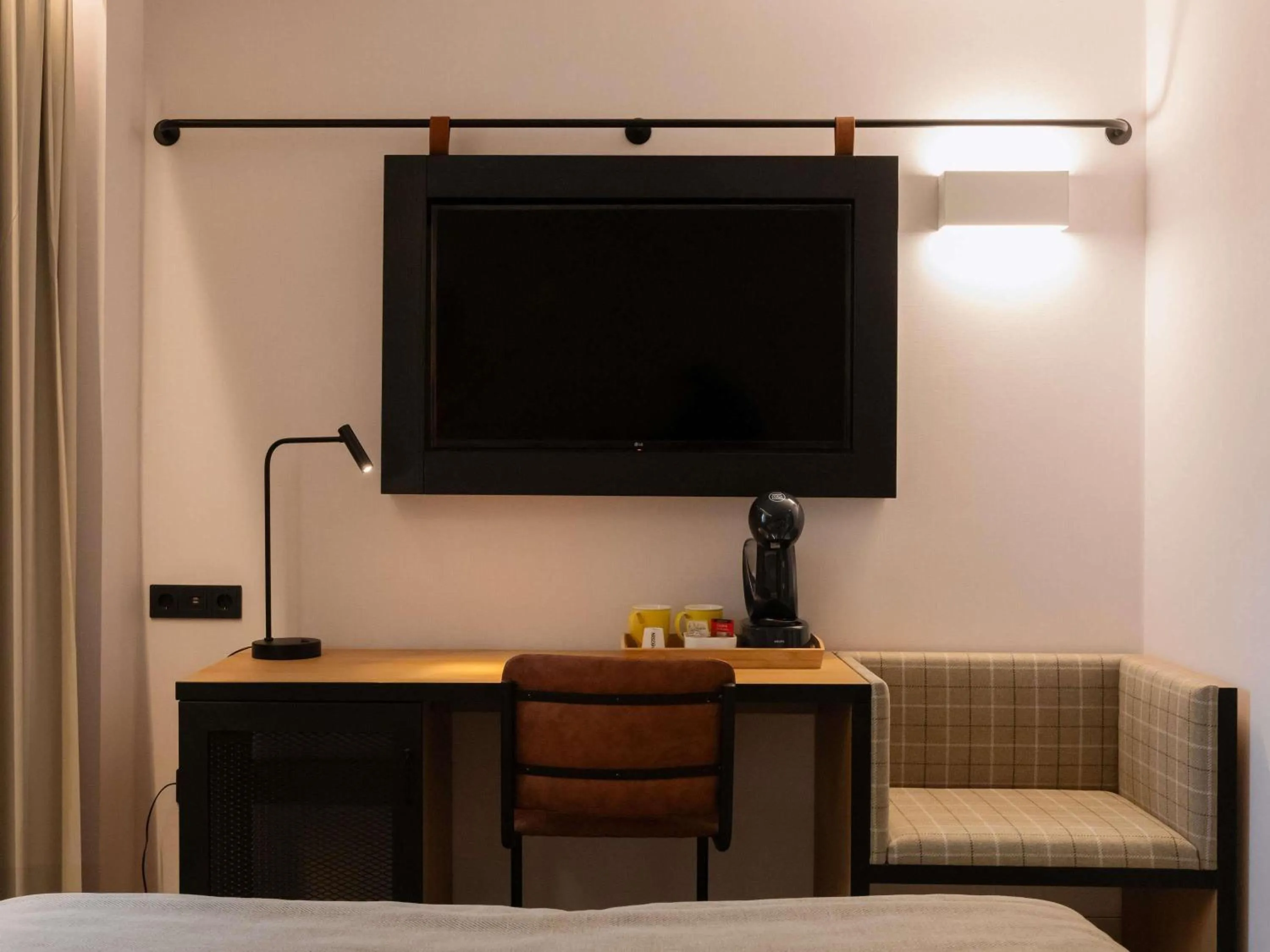 Bedroom, Bed in ibis Styles Lisboa Aeroporto