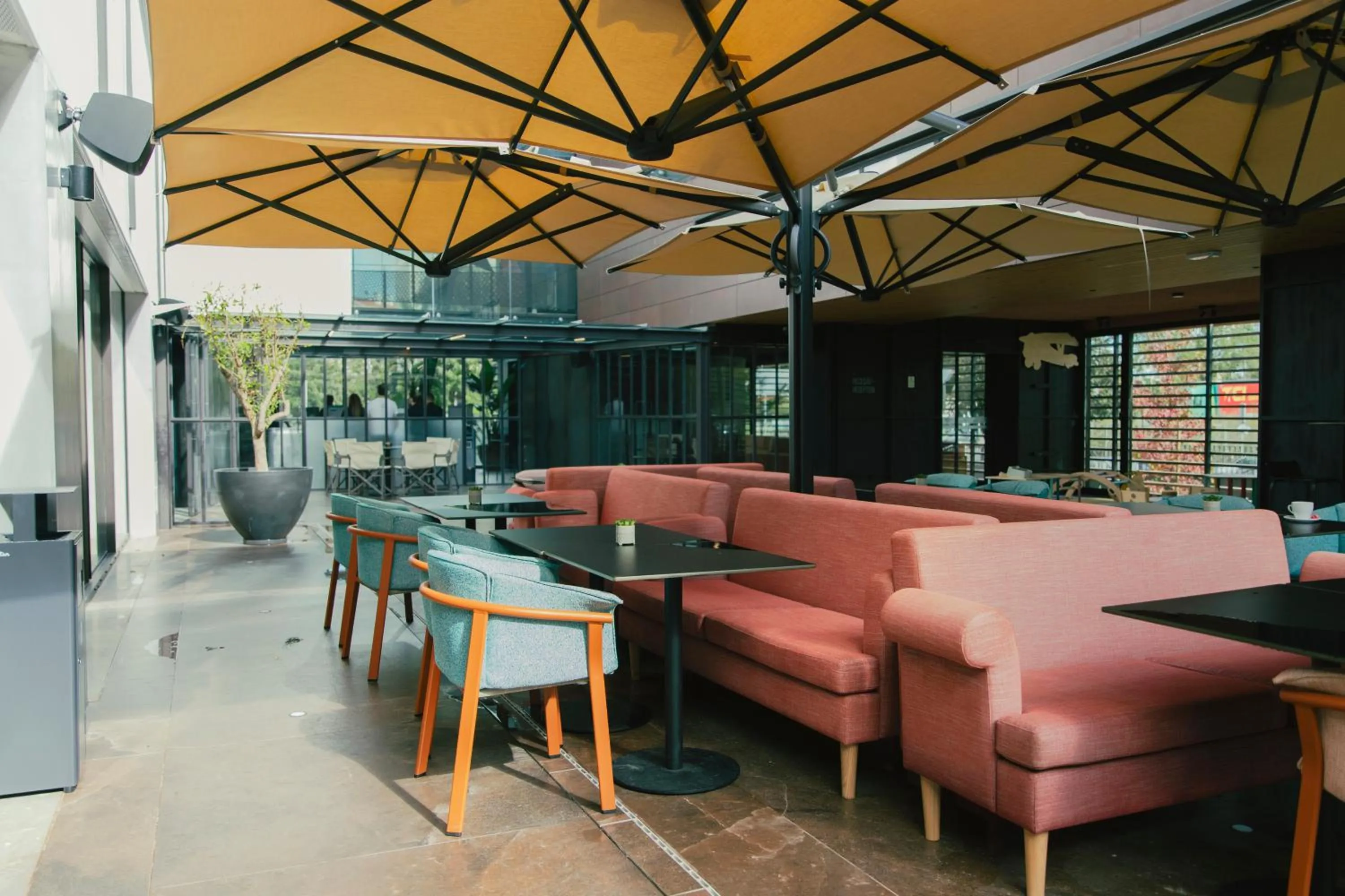 Patio in ibis Styles Lisboa Aeroporto