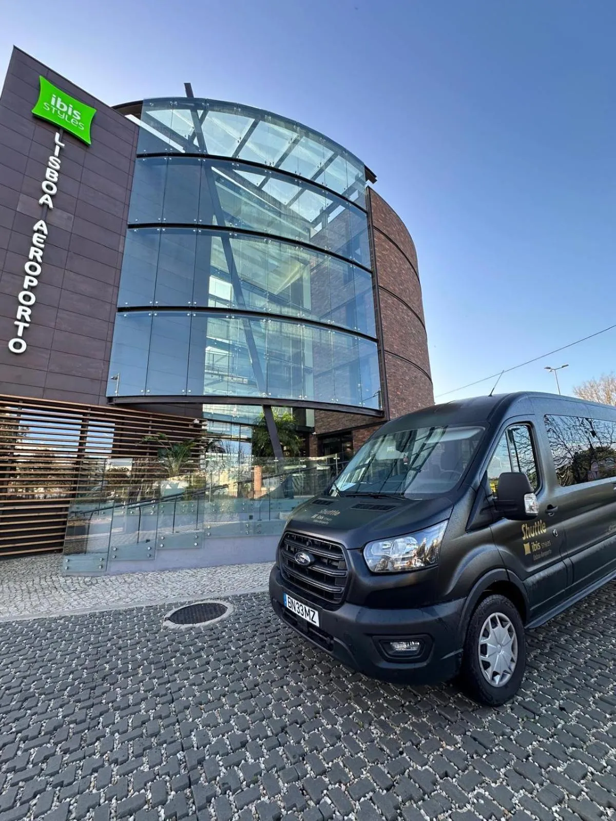 shuttle in ibis Styles Lisboa Aeroporto