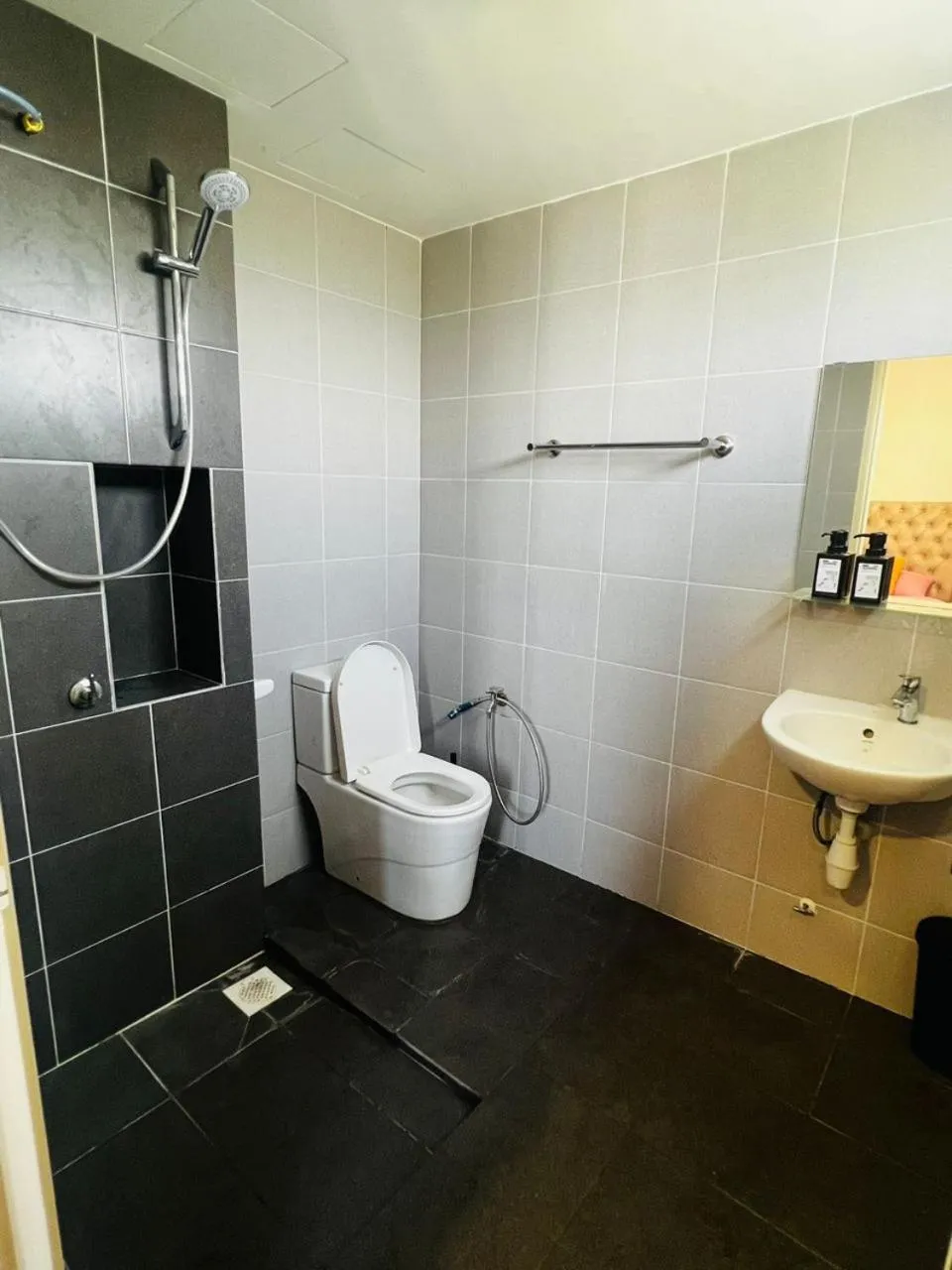 Shower in D'Camellia Ecohill Homestay