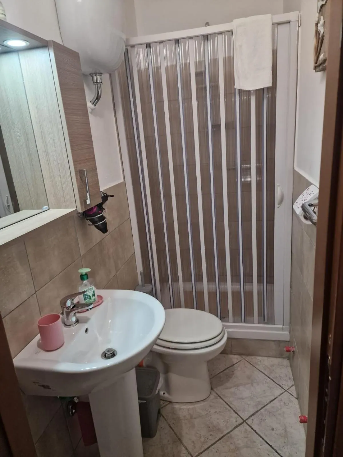 Shower in Le stanze di Aurora