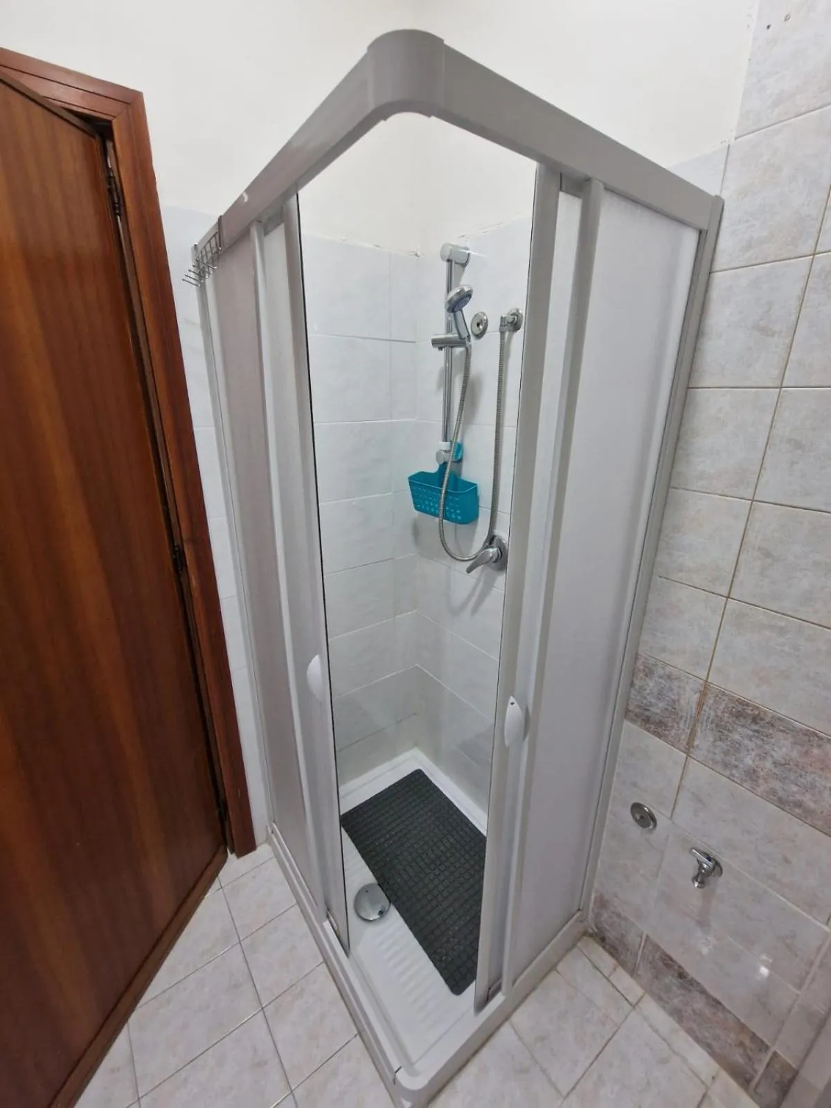 Shower in Le stanze di Aurora