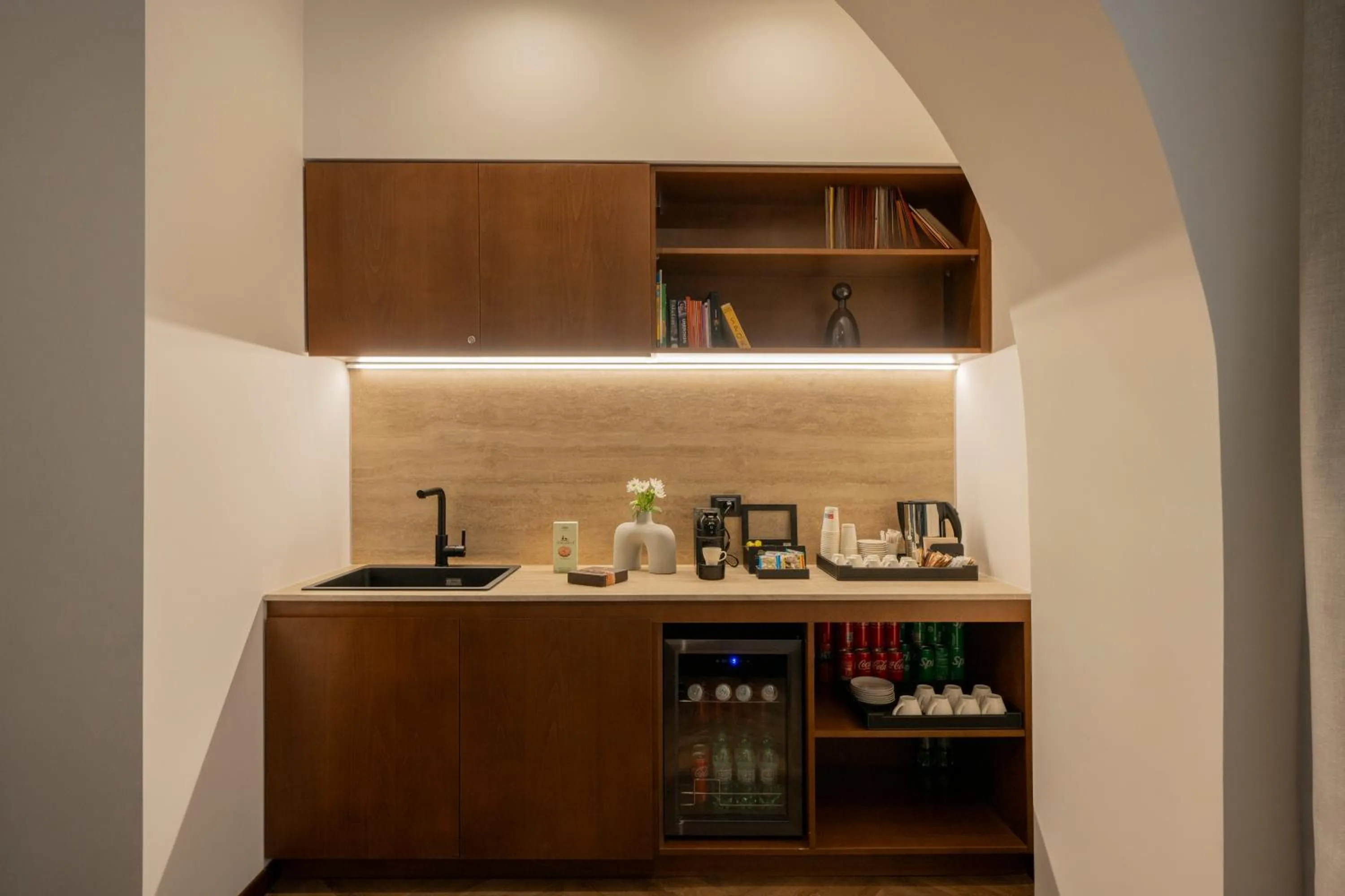 Coffee/tea facilities in Boutique Hotel Piedra Rome City Centre