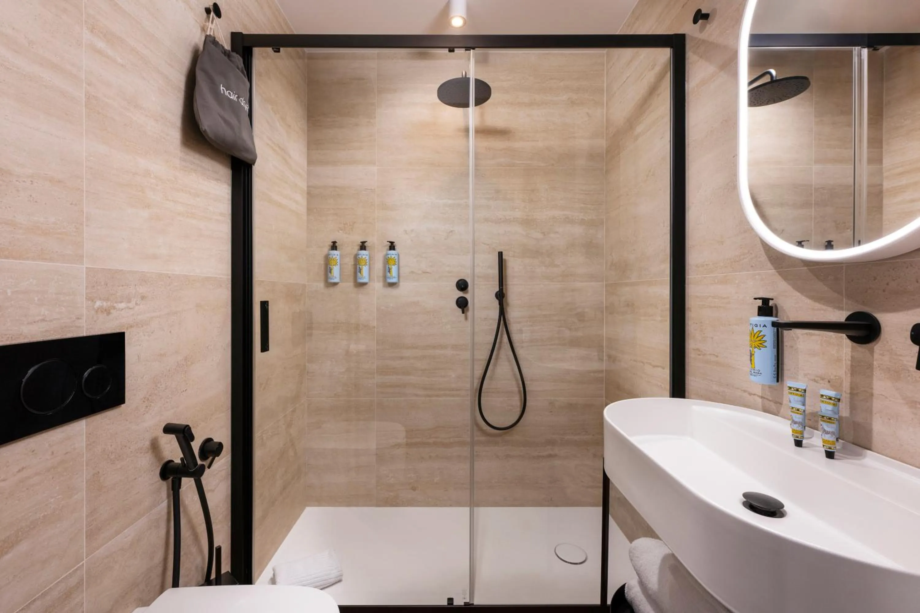 Shower in Boutique Hotel Piedra Rome City Centre