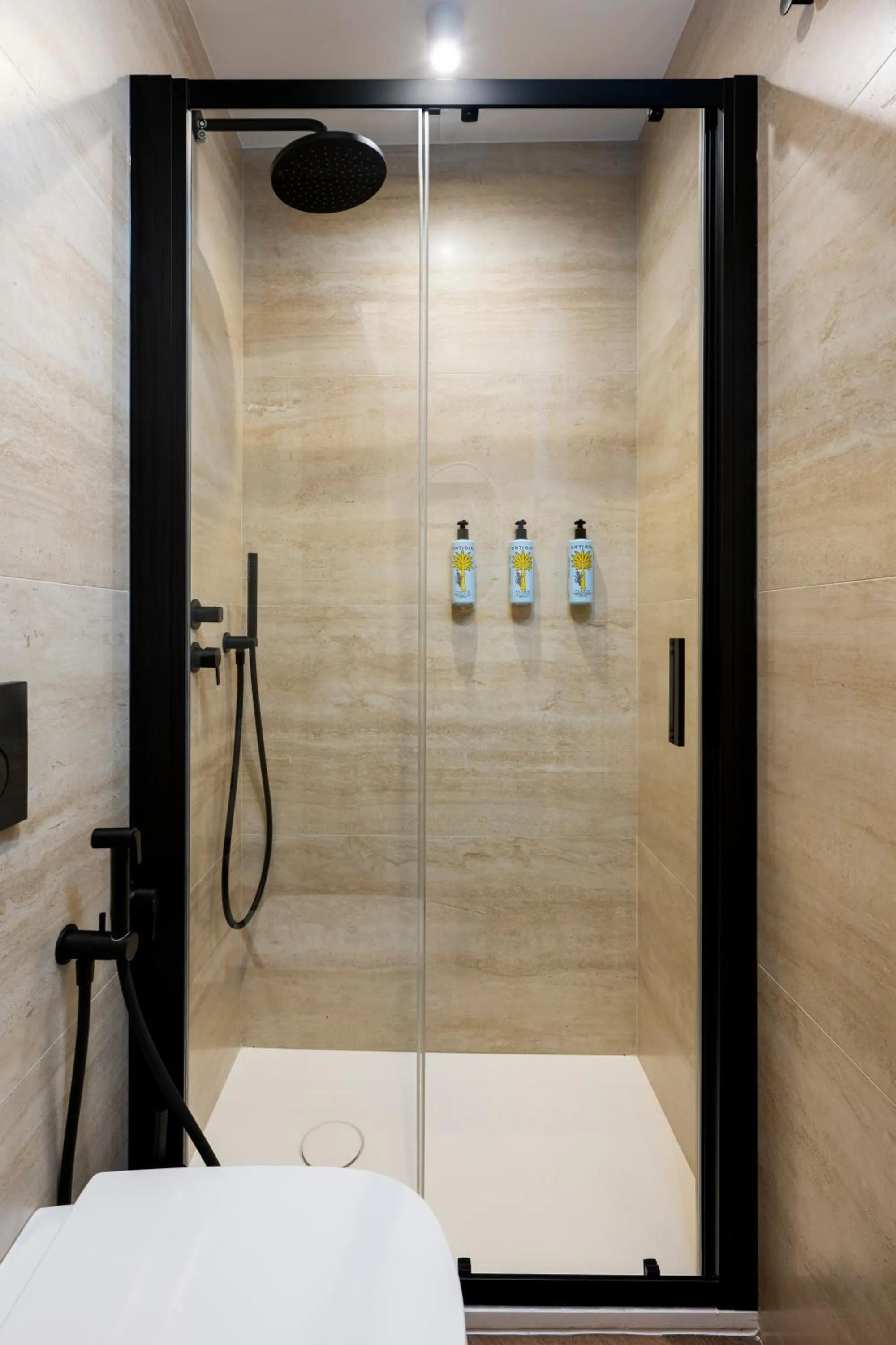 Shower in Boutique Hotel Piedra Rome City Centre