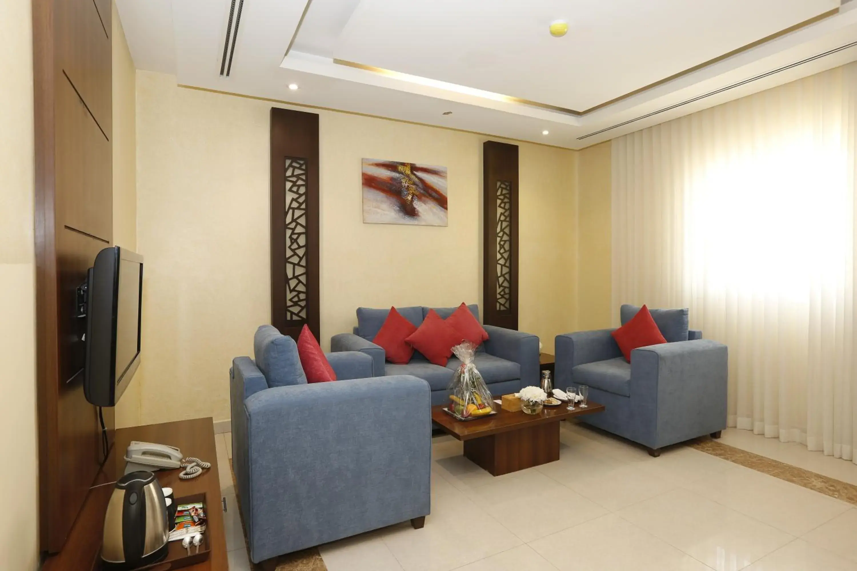 Deluxe Suite - single occupancy in Hotelier Suites by Cantonal Deluxe Suite - single occupancy in Hotelier Suites by Cantonal