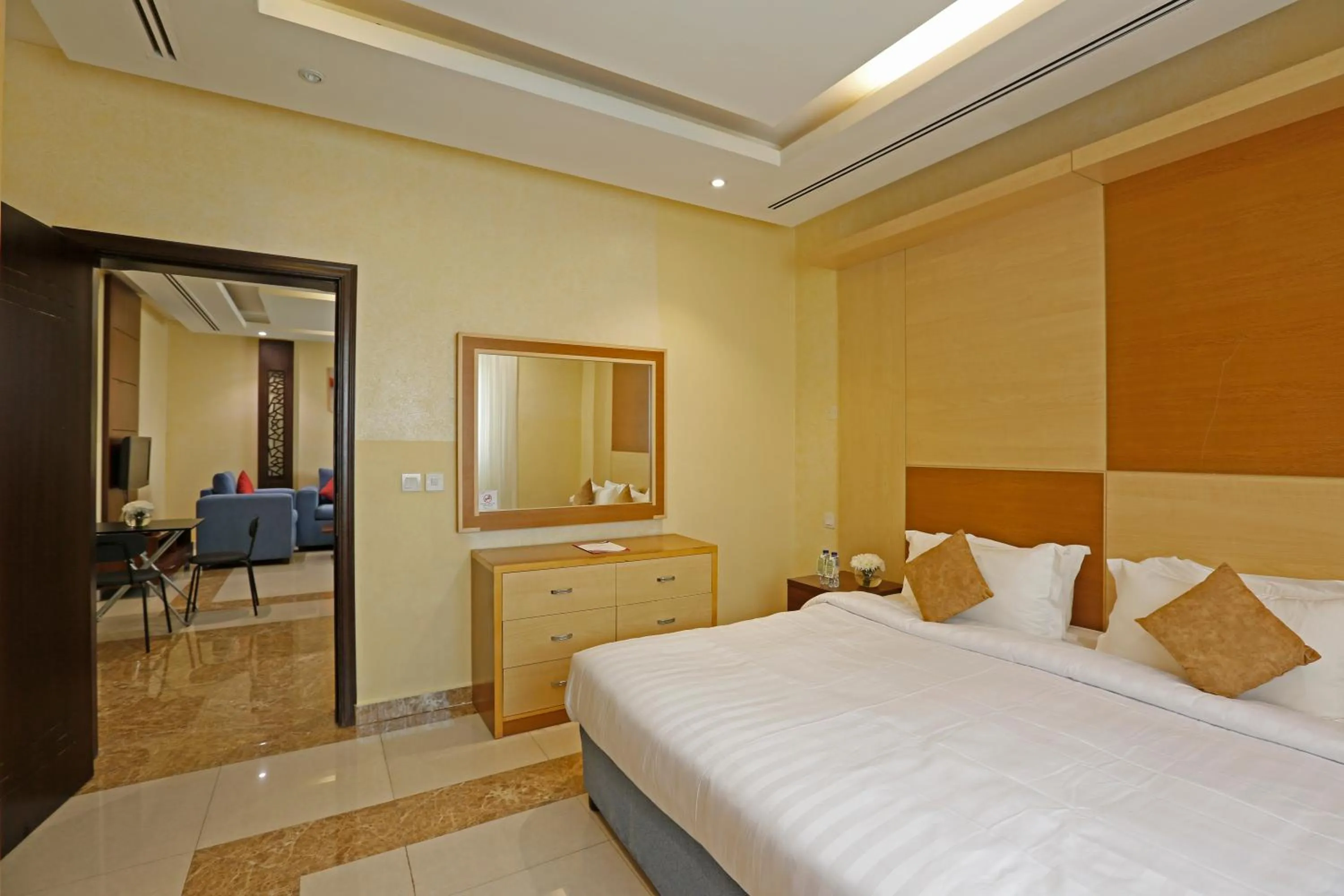 Bedroom, Bed in Hotelier Suites by Cantonal