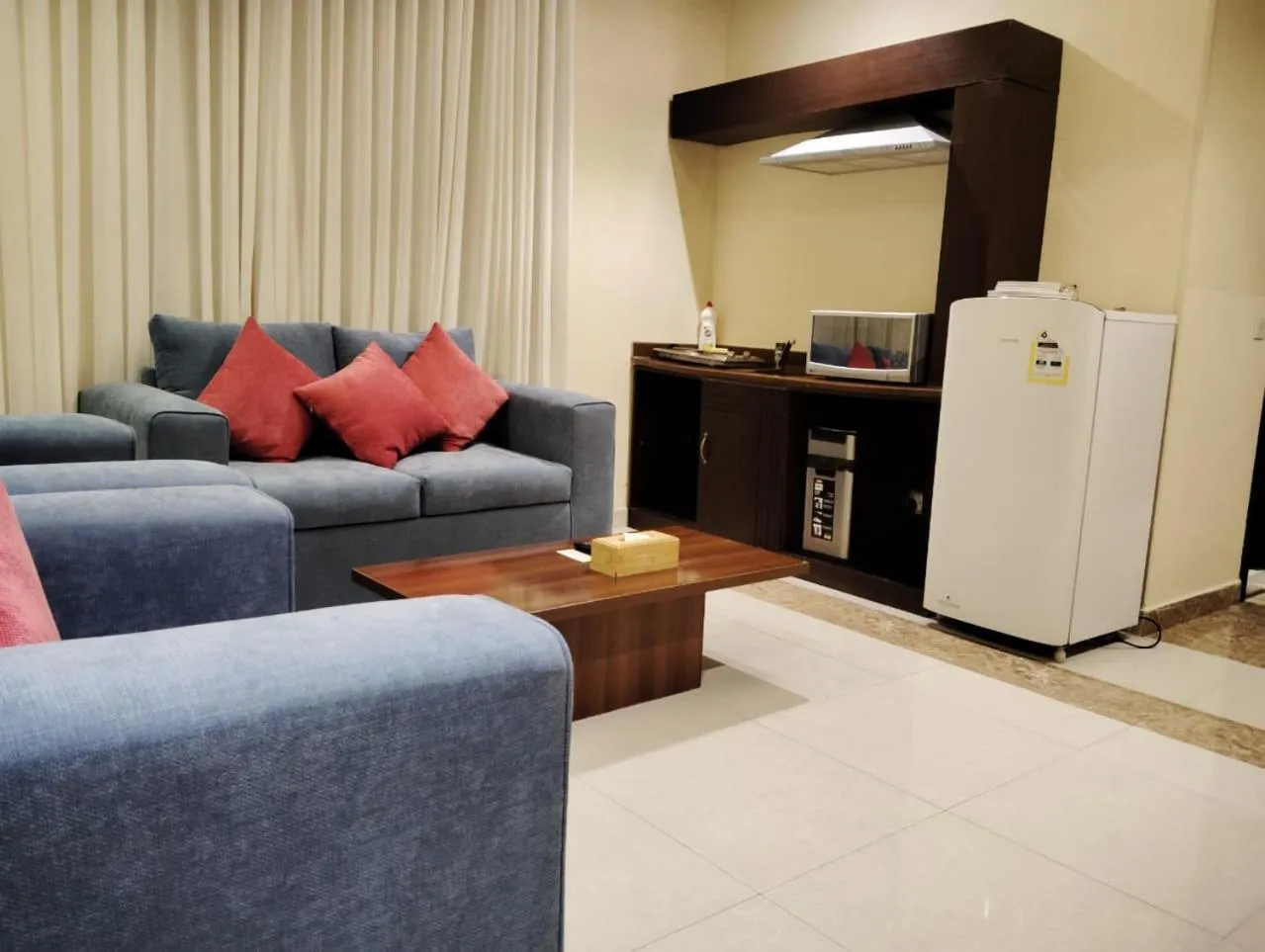 Living room in Hotelier Suites by Cantonal