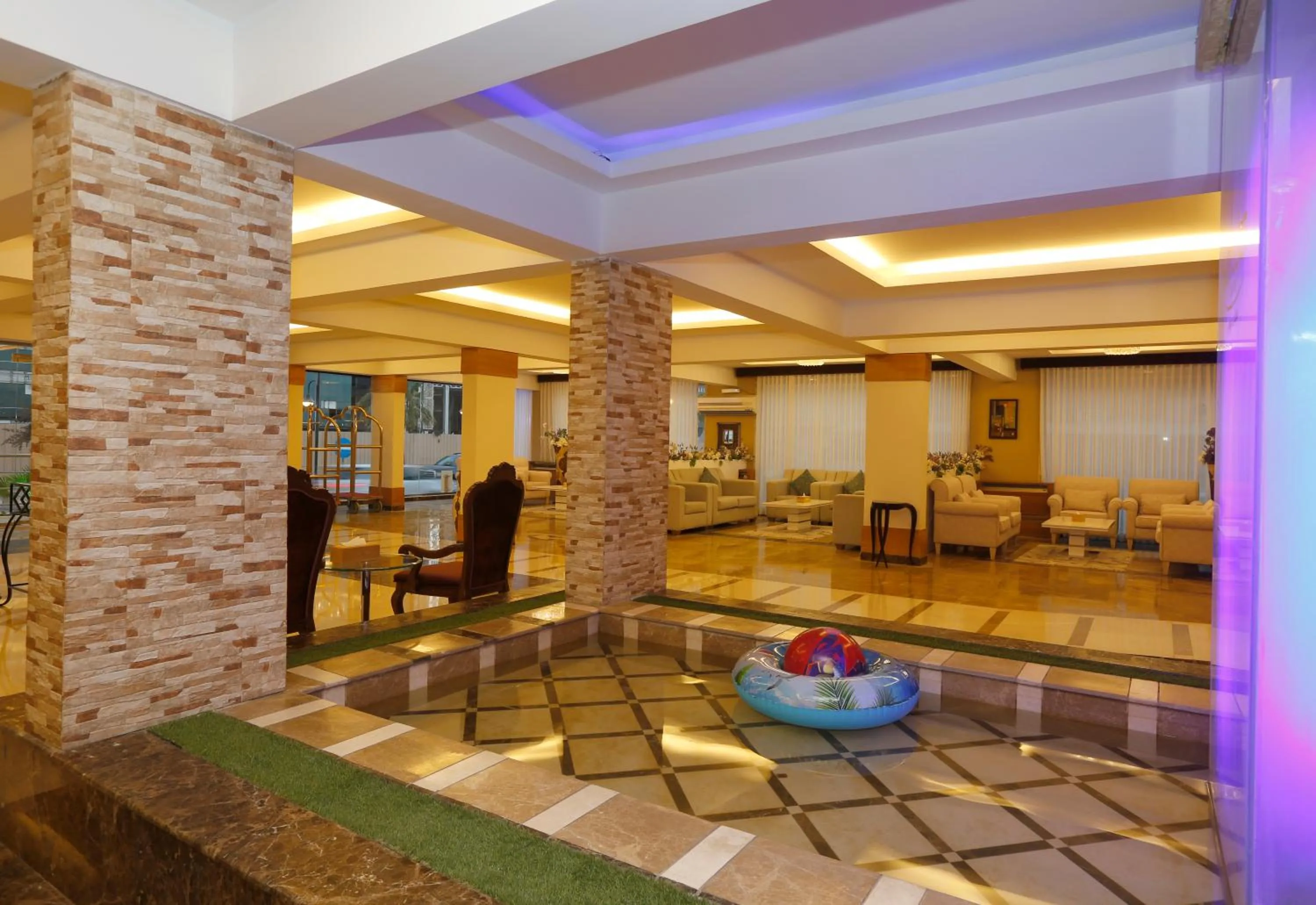 Lobby or reception in Hotelier Suites by Cantonal