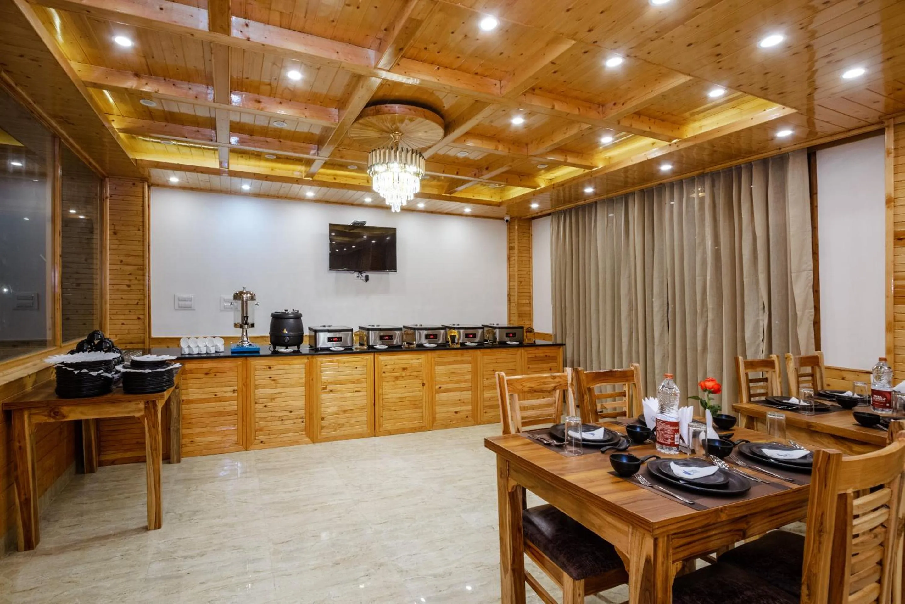 Restaurant/places to eat in Tripli Hotels Namaste Manali