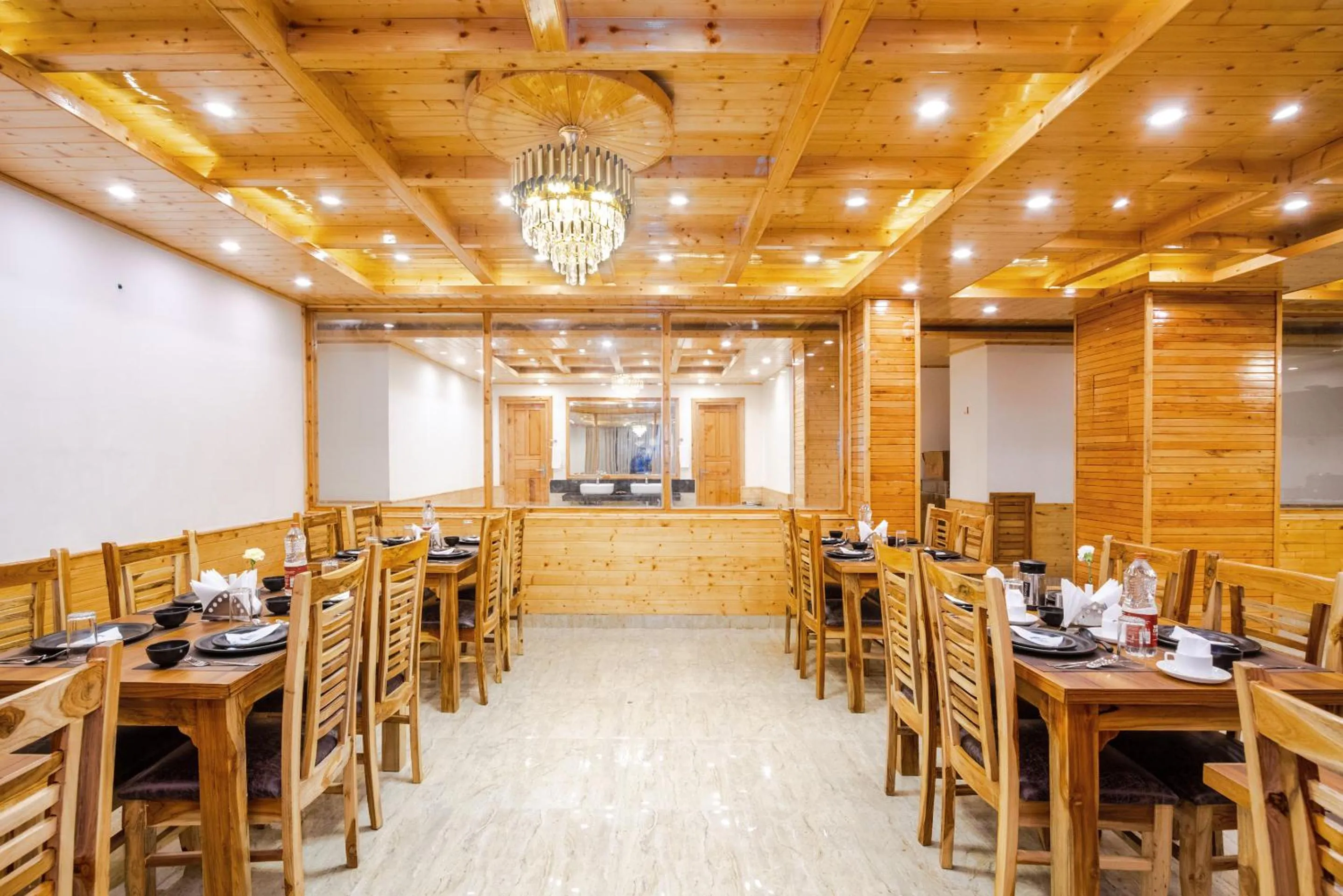 Restaurant/places to eat in Tripli Hotels Namaste Manali