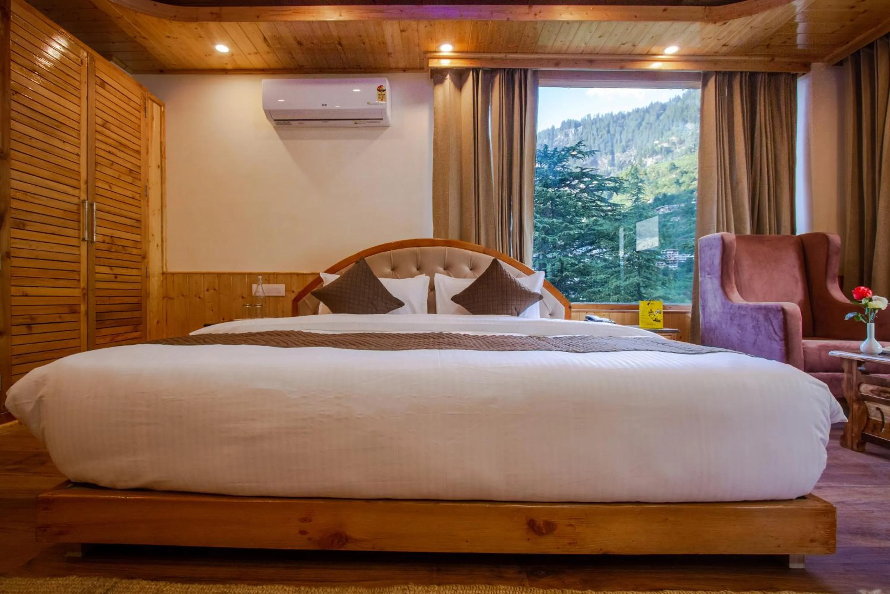 Bed in Tripli Hotels Namaste Manali