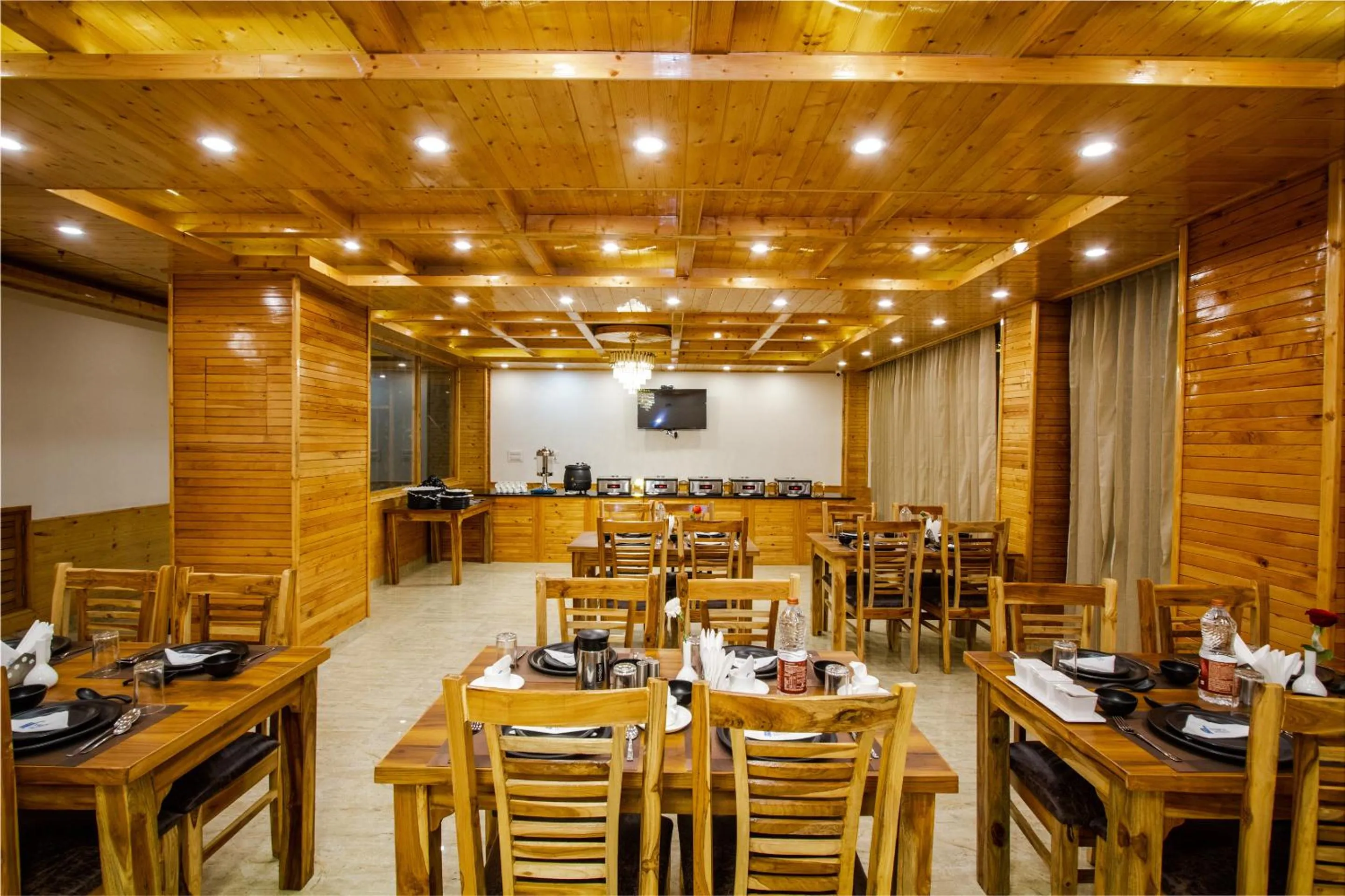 Restaurant/places to eat in Tripli Hotels Namaste Manali
