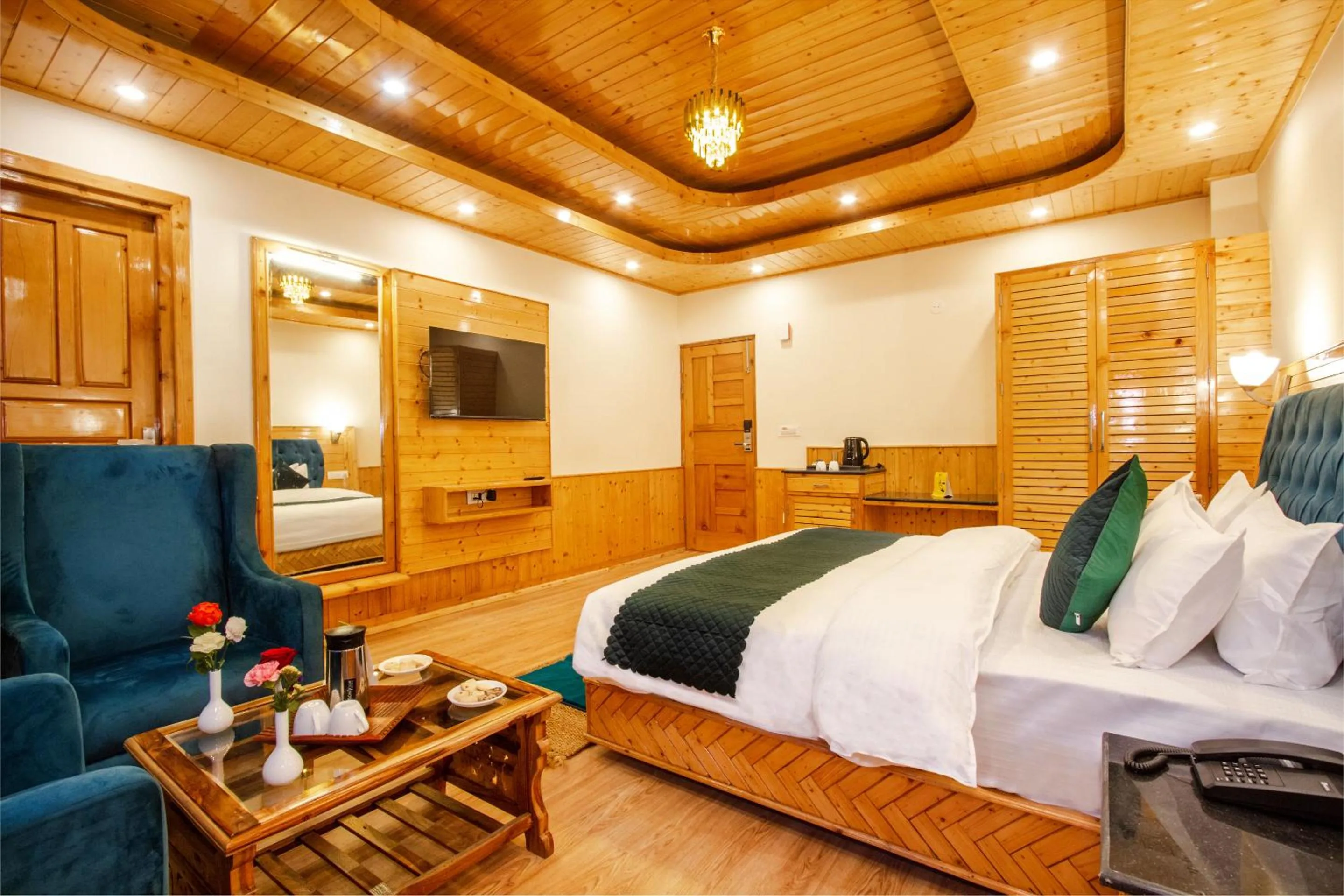 Bed in Tripli Hotels Namaste Manali