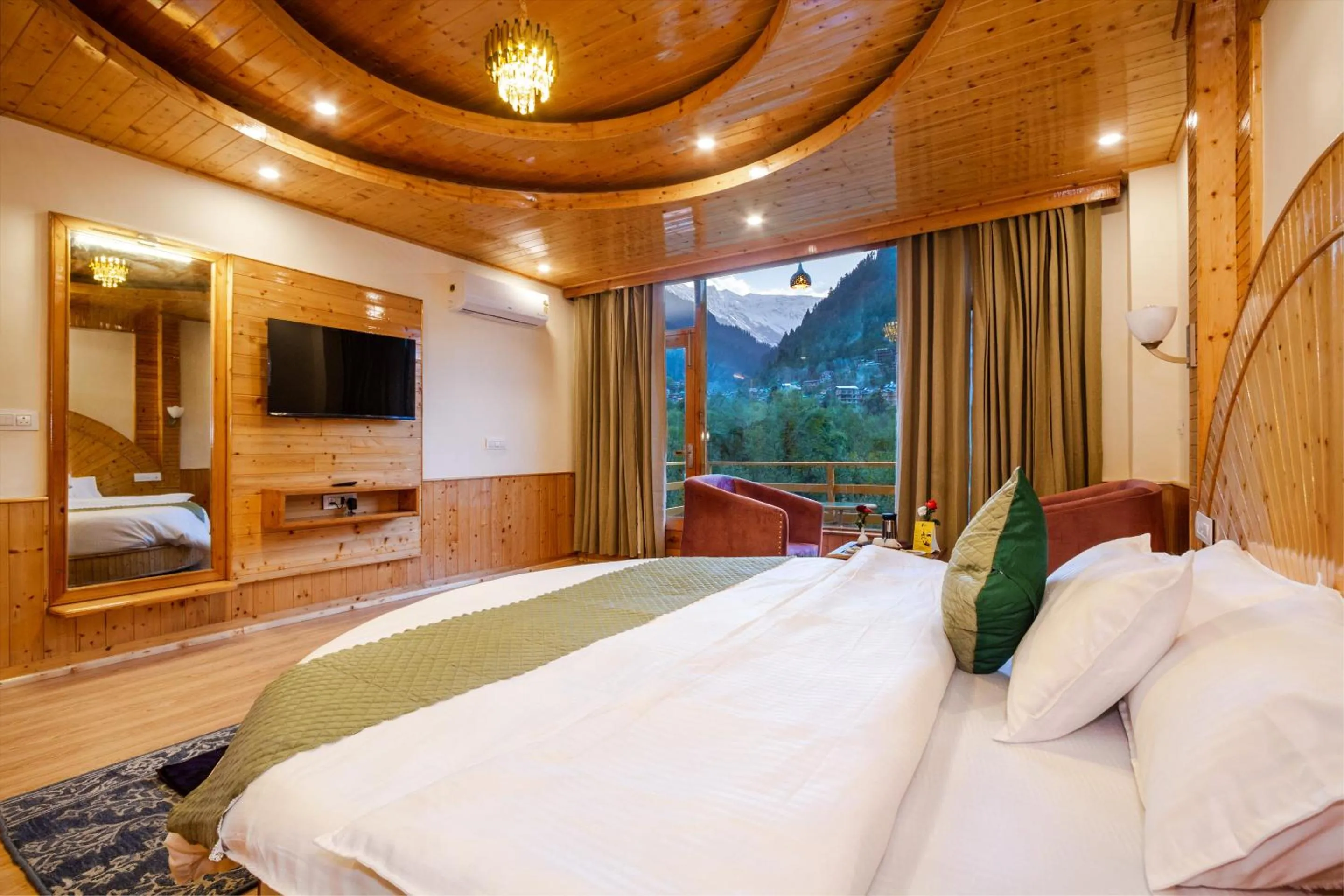 Bed in Tripli Hotels Namaste Manali