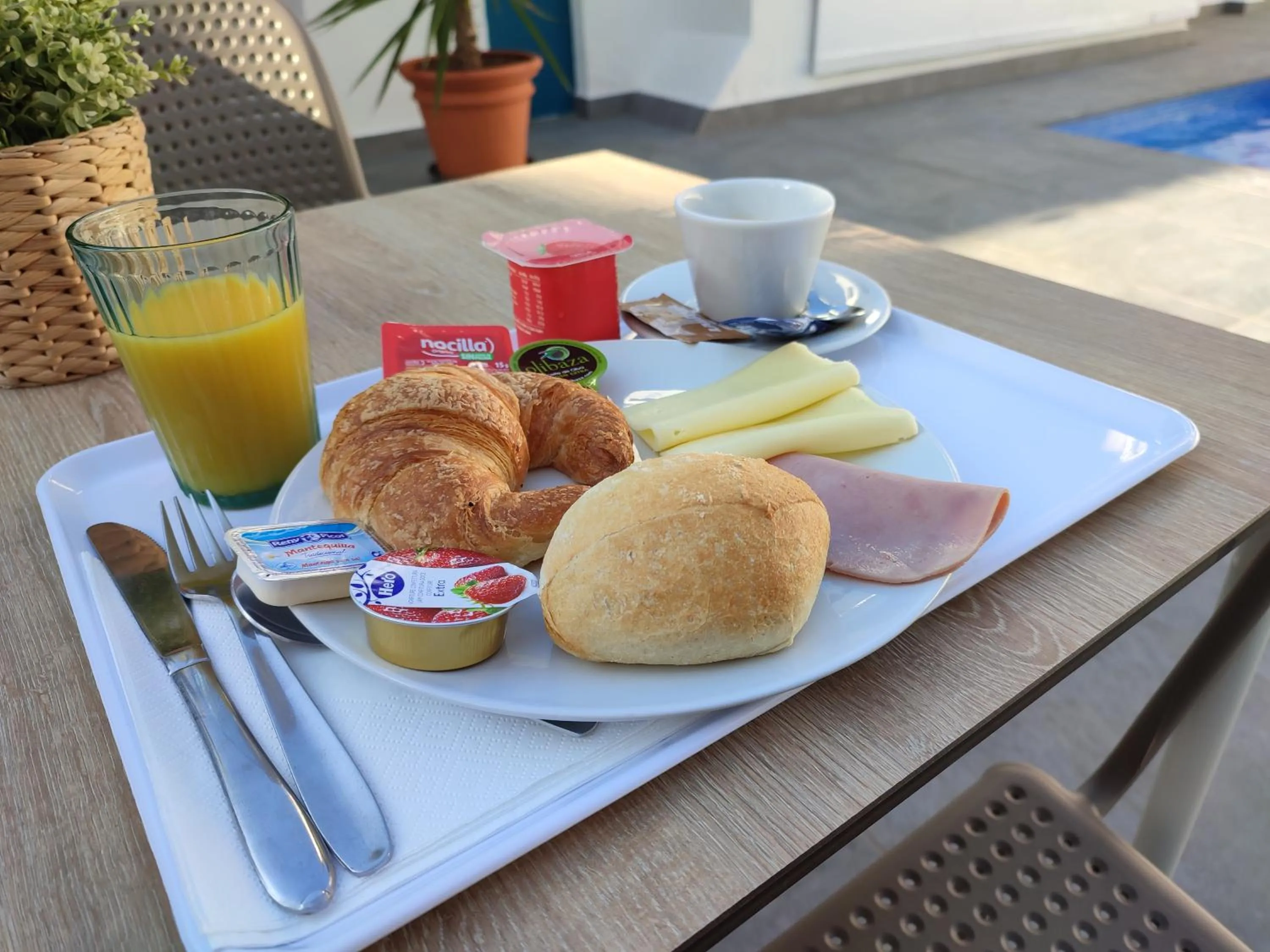 Continental breakfast in Hotel Mediterrani Express