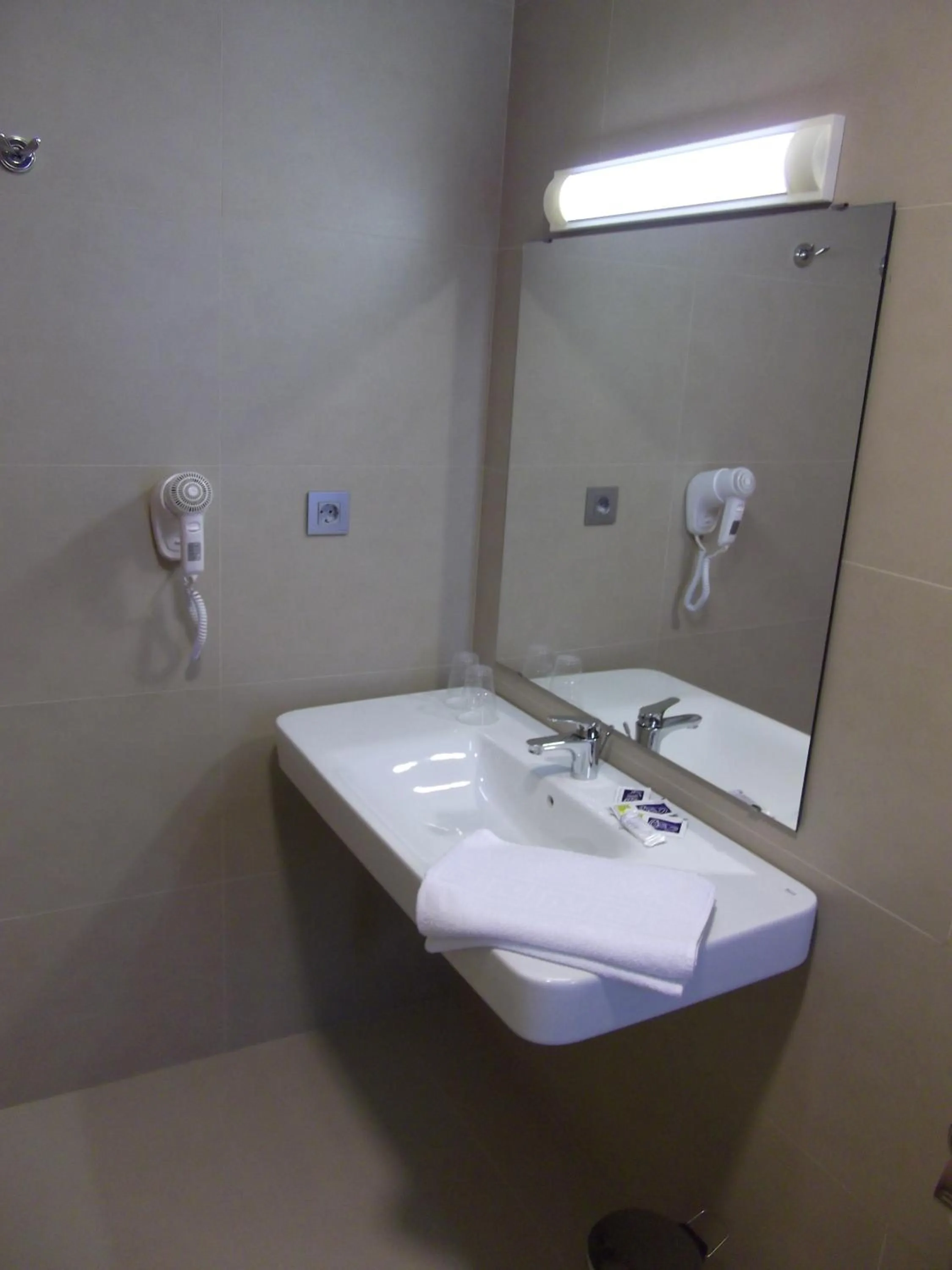 Bathroom in Hotel Mediterrani Express