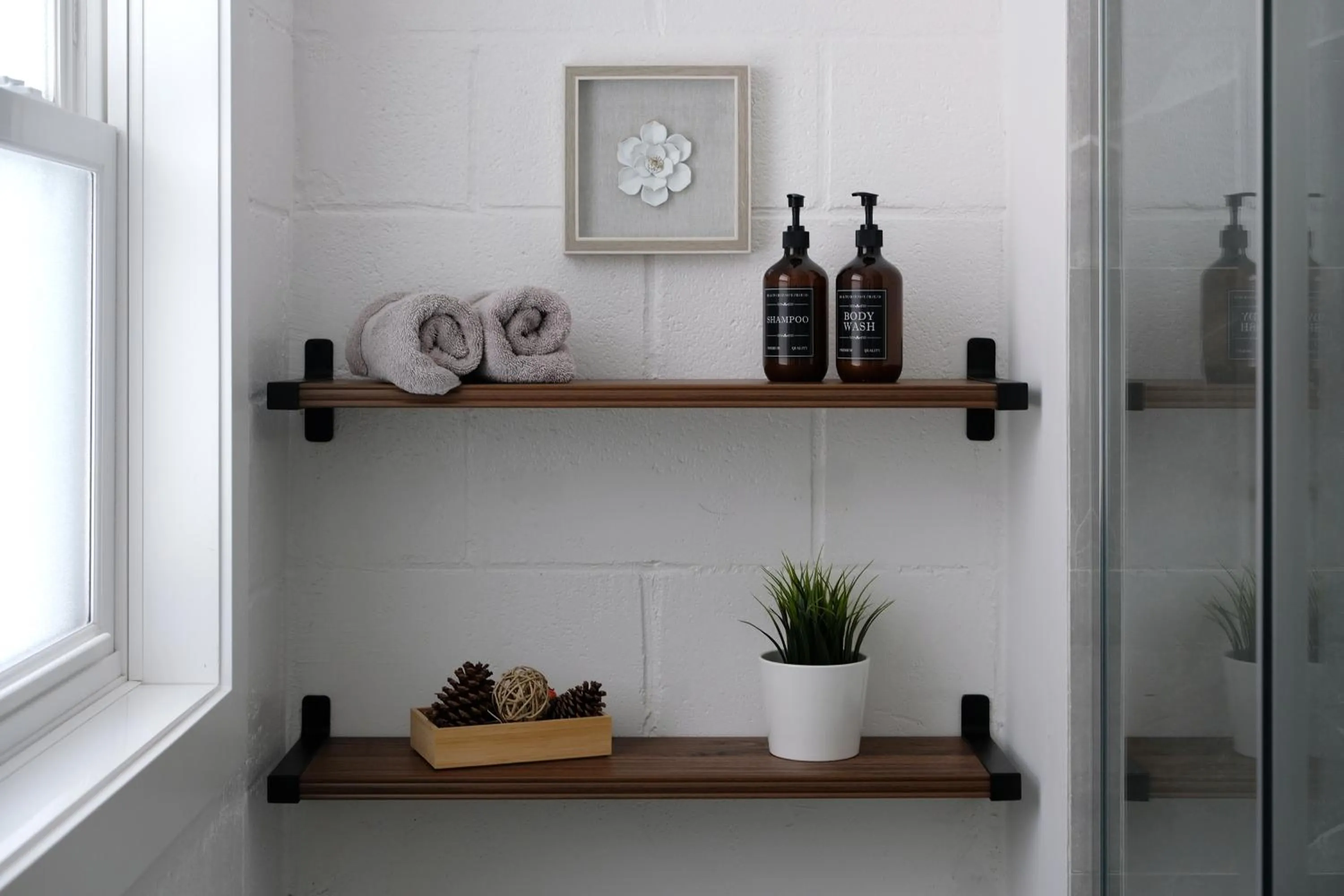 Shower in Stay Inn Muskoka