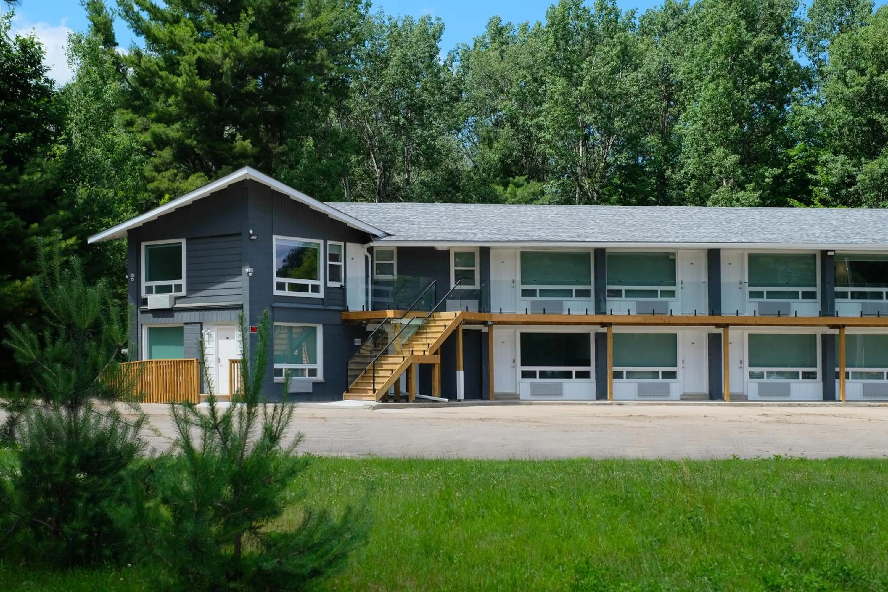 Property building in Stay Inn Muskoka